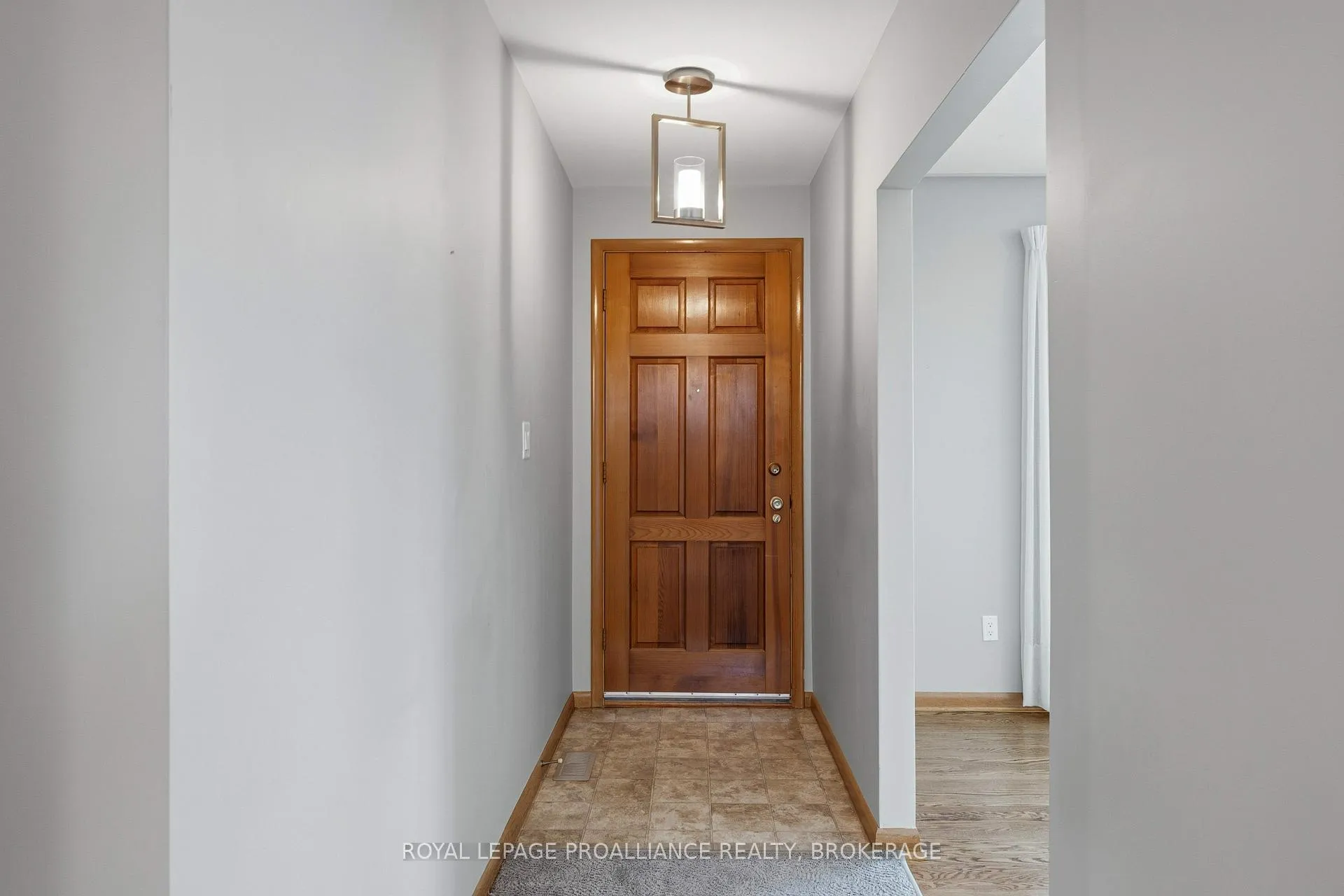 Photo 4 of 424 Parkview Drive, Kingston, City Southwest — HOMEH
