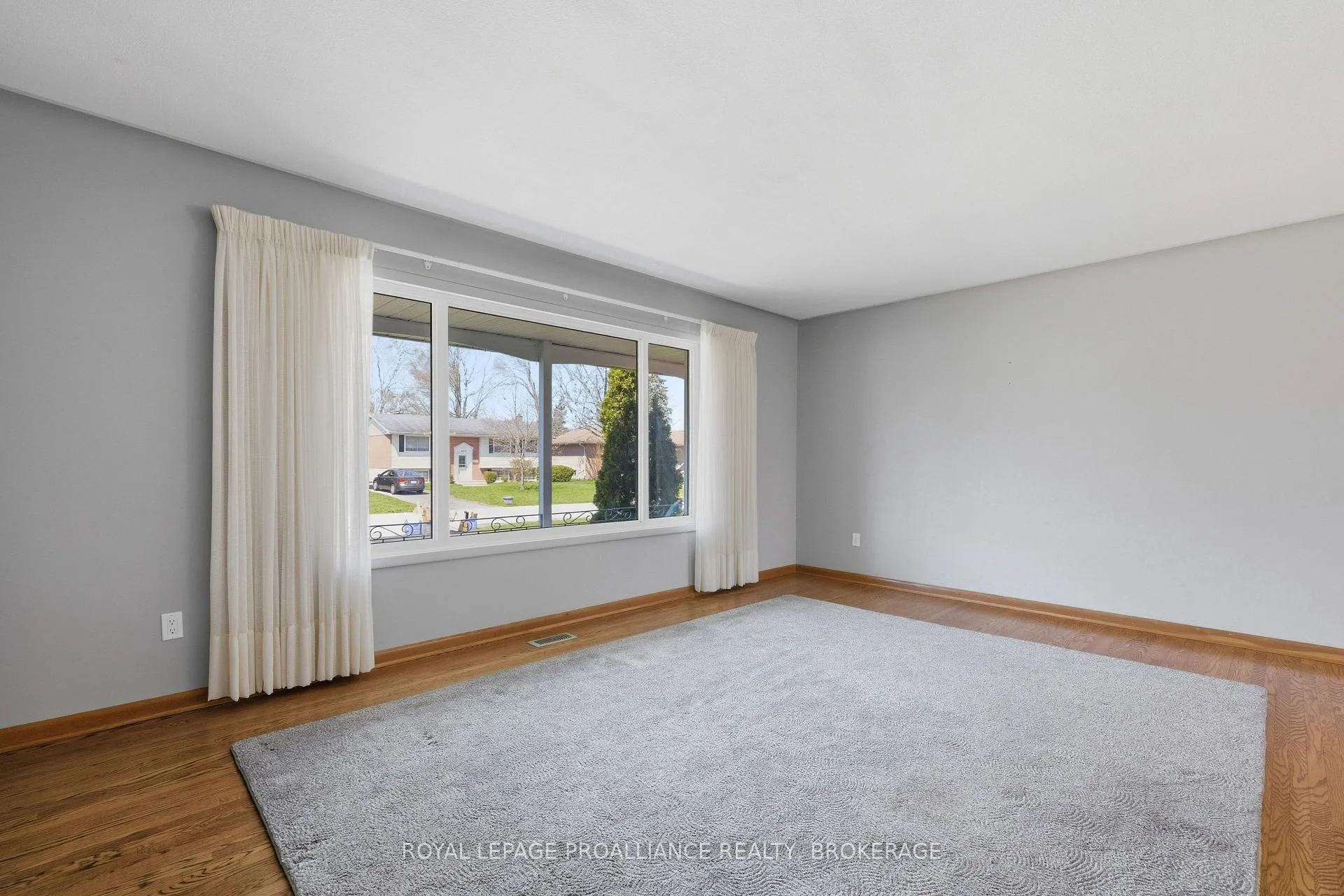 Photo 7 of 424 Parkview Drive, Kingston, City Southwest — HOMEH