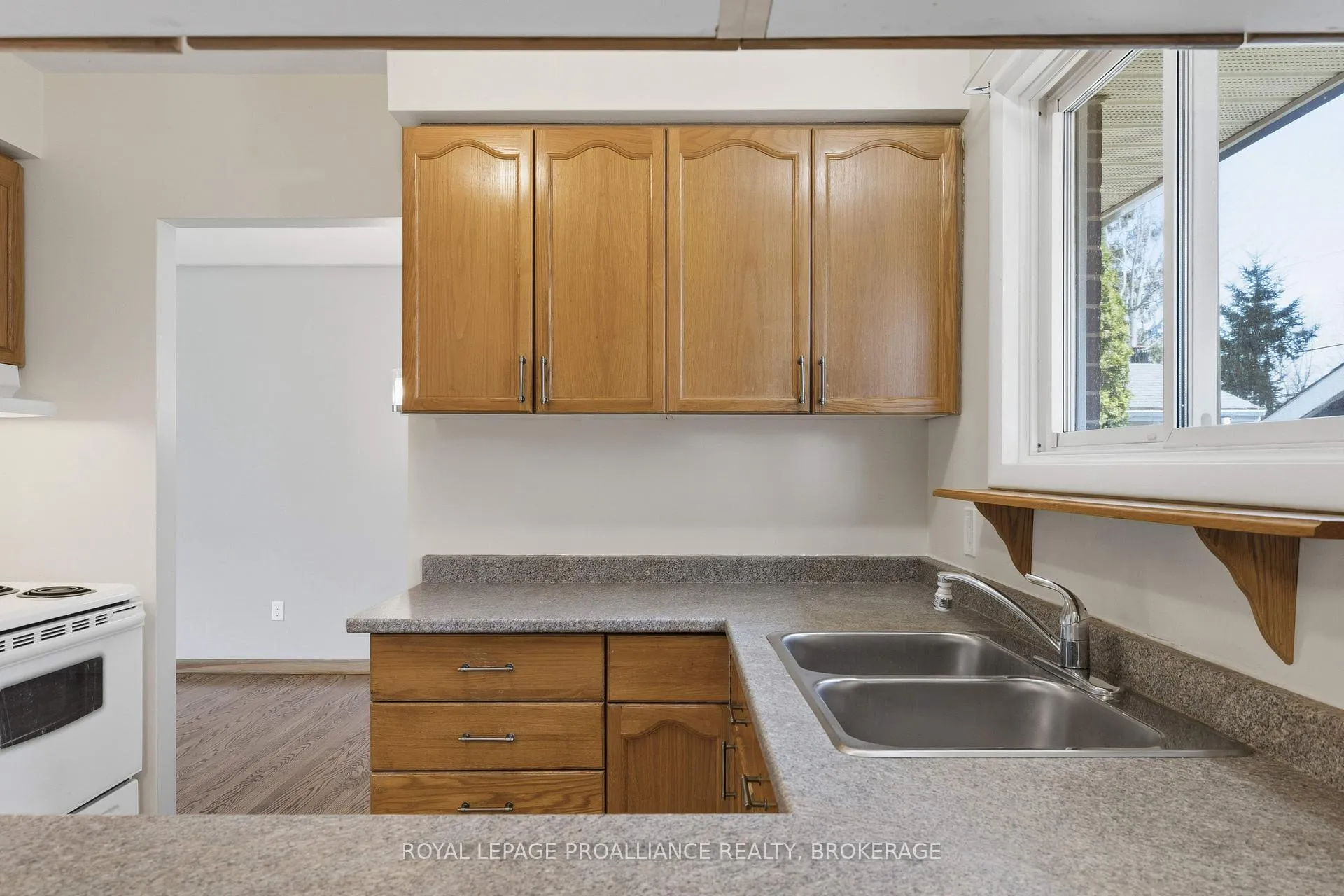 Photo 12 of 424 Parkview Drive, Kingston, City Southwest — HOMEH