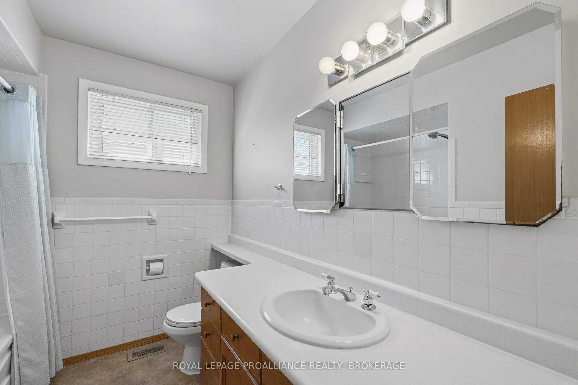 Photo 20 of 424 Parkview Drive, Kingston, City Southwest — HOMEH
