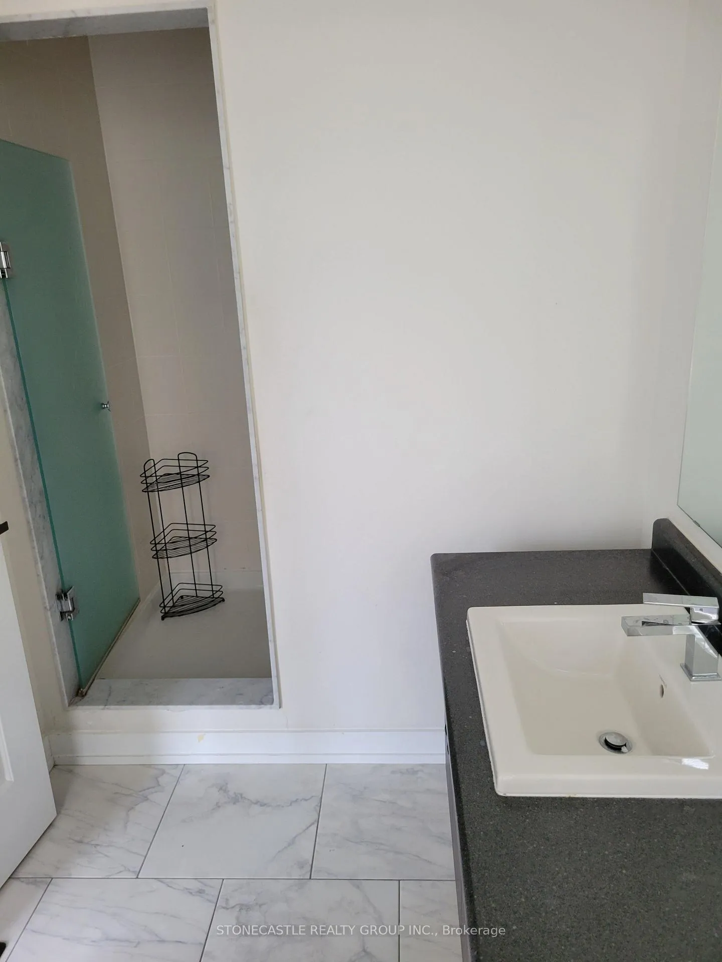 Photo 3 of 98 Salterton Circle, Vaughan, Maple — HOMEH