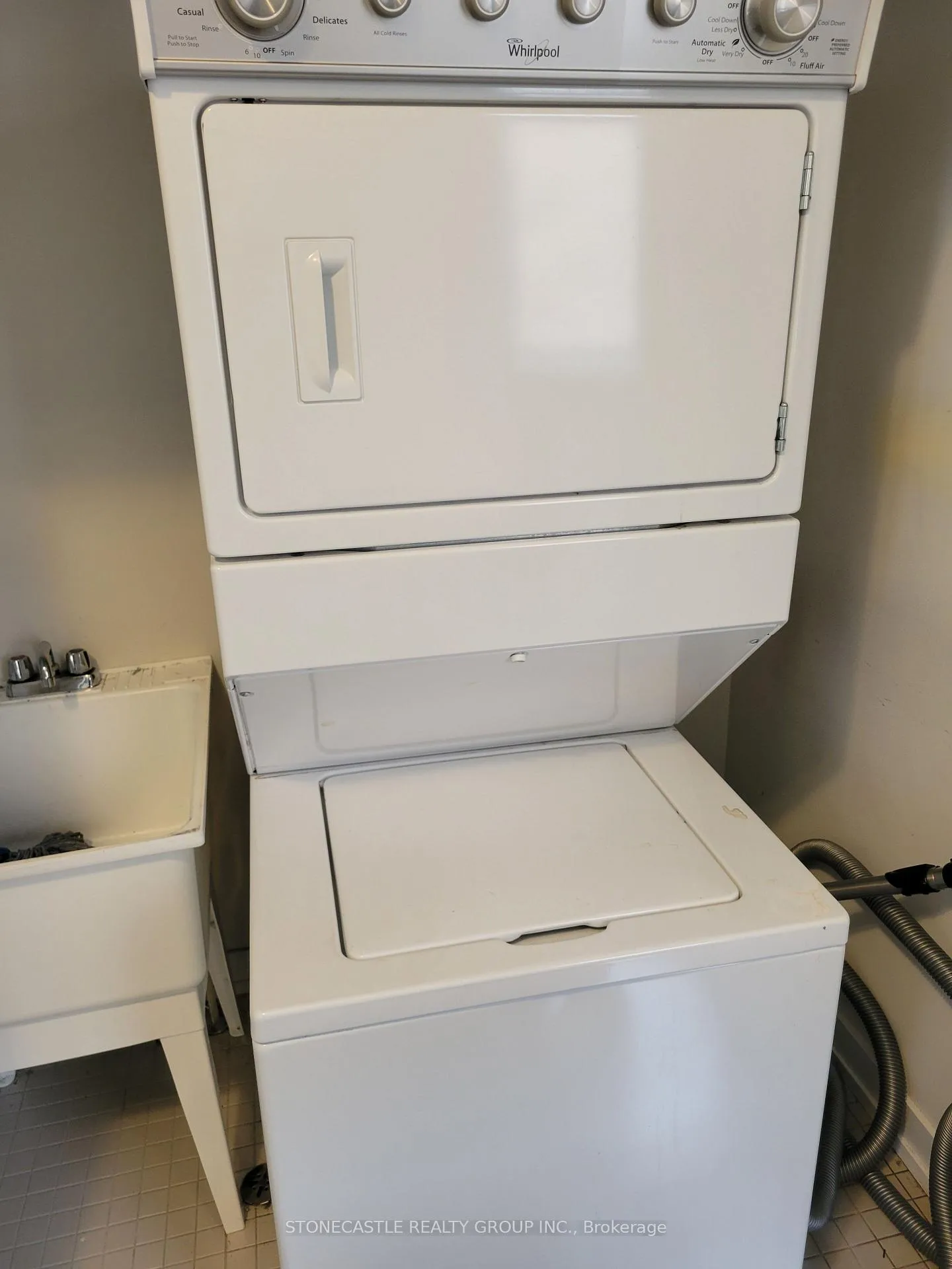 Photo 4 of 98 Salterton Circle, Vaughan, Maple — HOMEH