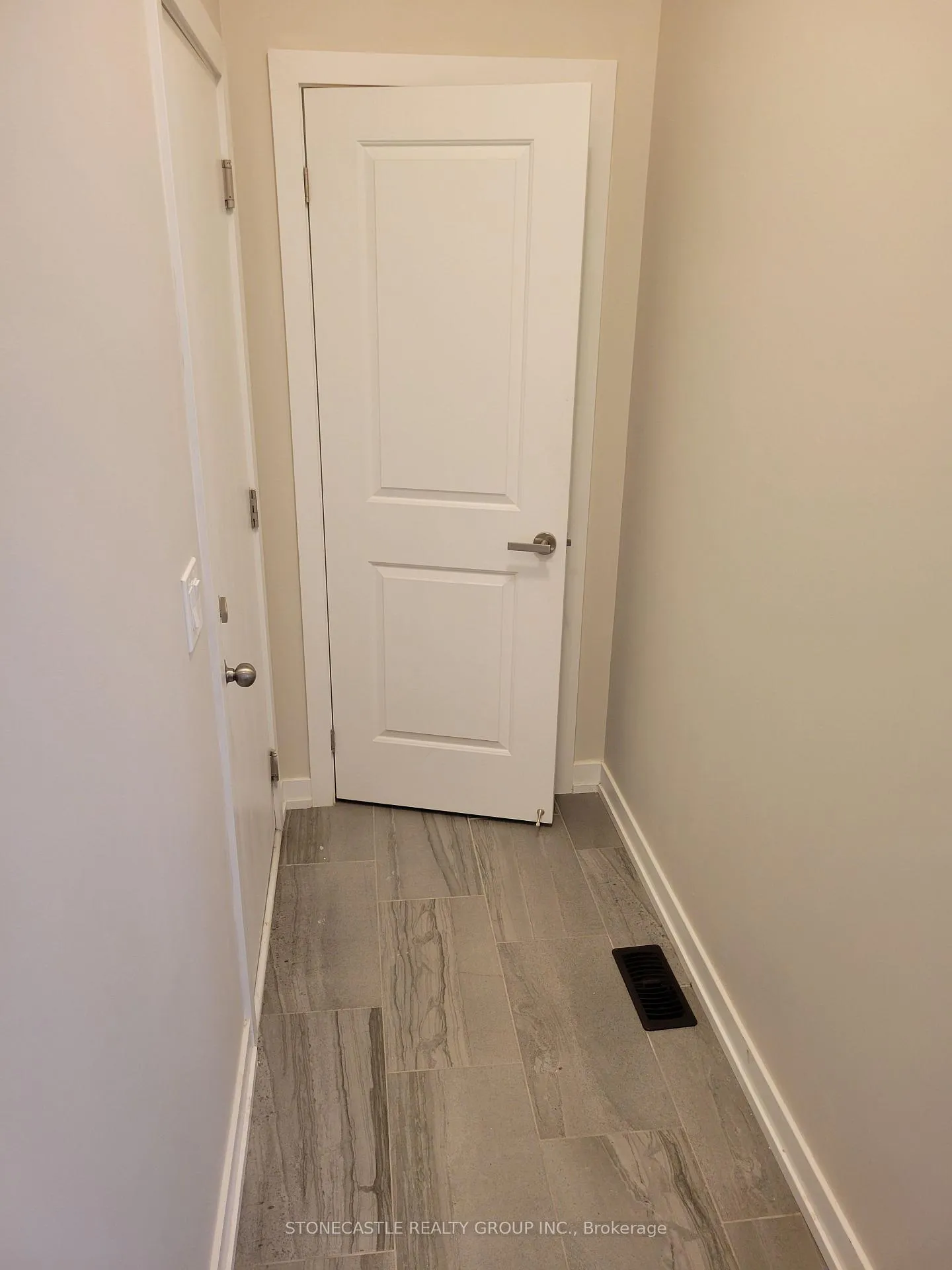 Photo 8 of 98 Salterton Circle, Vaughan, Maple — HOMEH