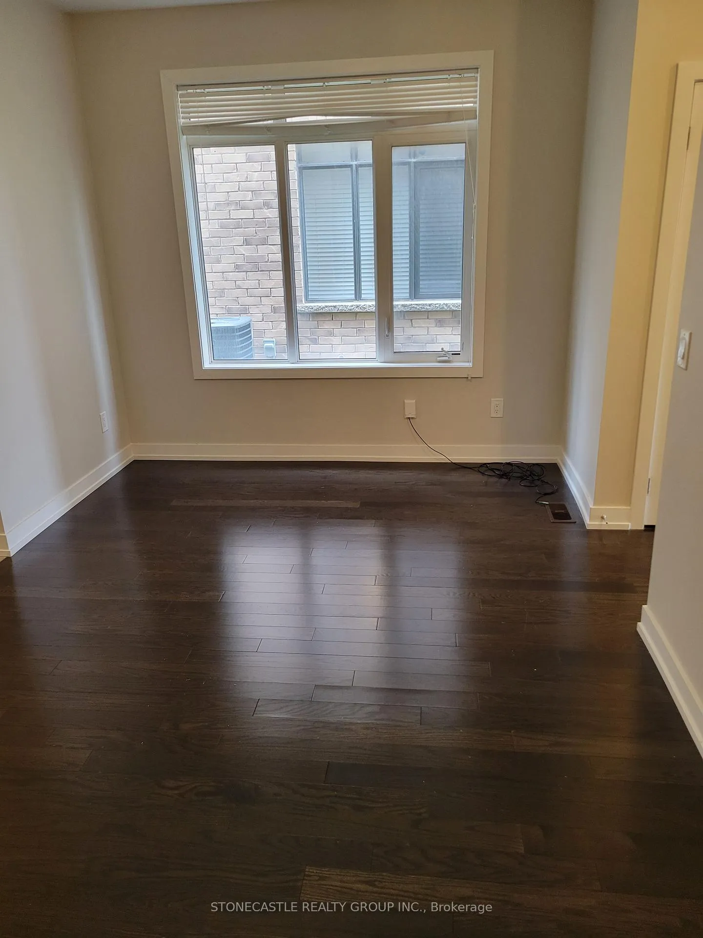 Photo 9 of 98 Salterton Circle, Vaughan, Maple — HOMEH