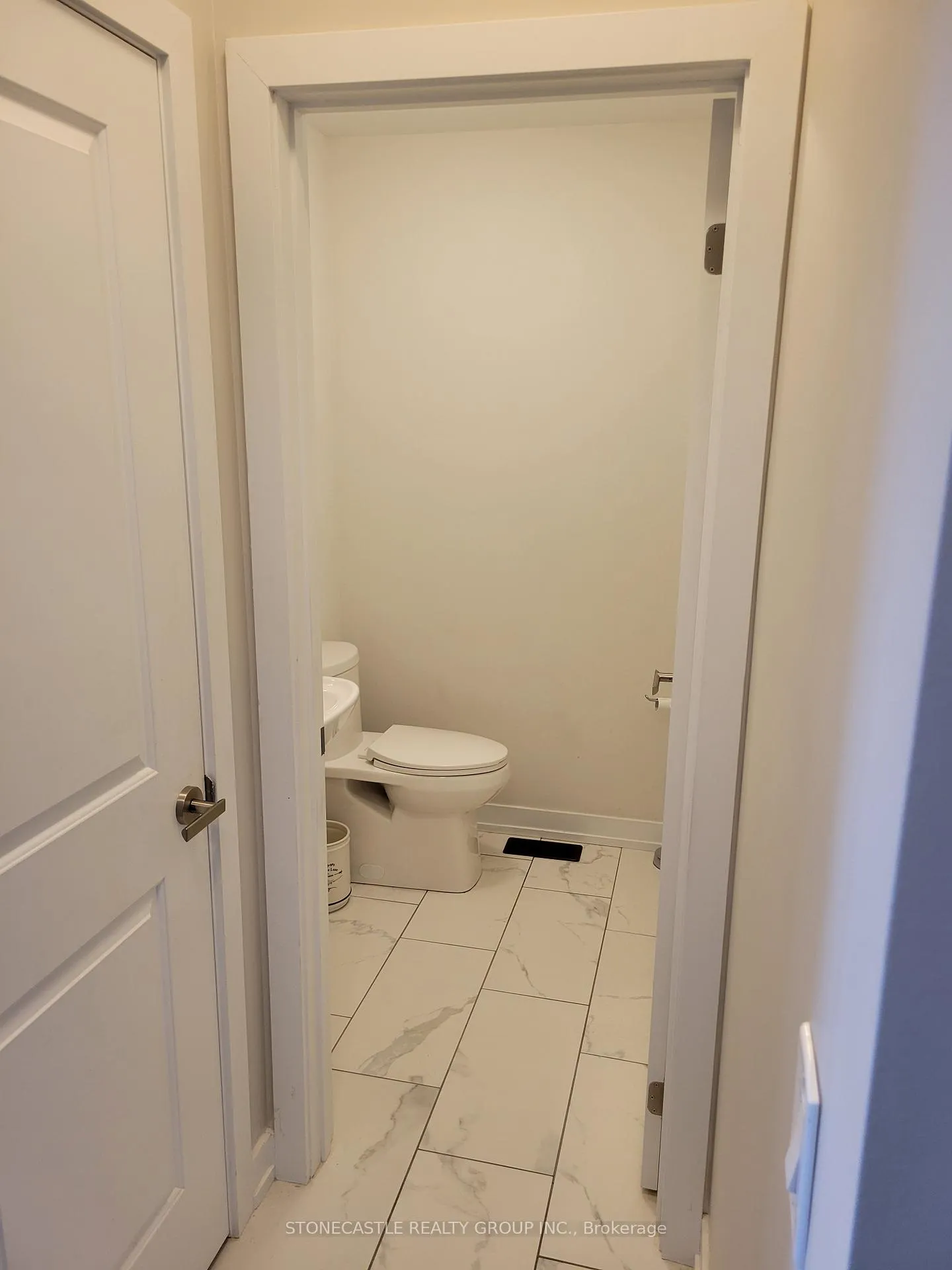 Photo 15 of 98 Salterton Circle, Vaughan, Maple — HOMEH