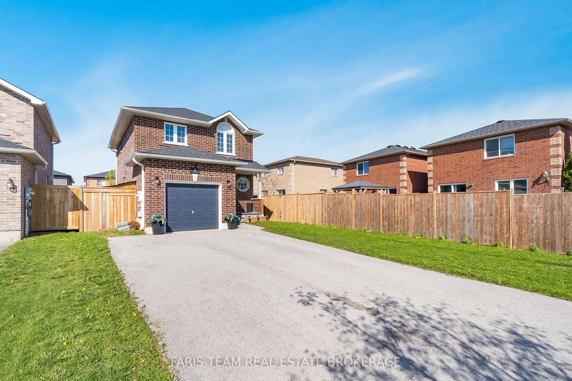 Photo 3 of 6 Majesty Boulevard, Barrie, Innis-Shore — HOMEH