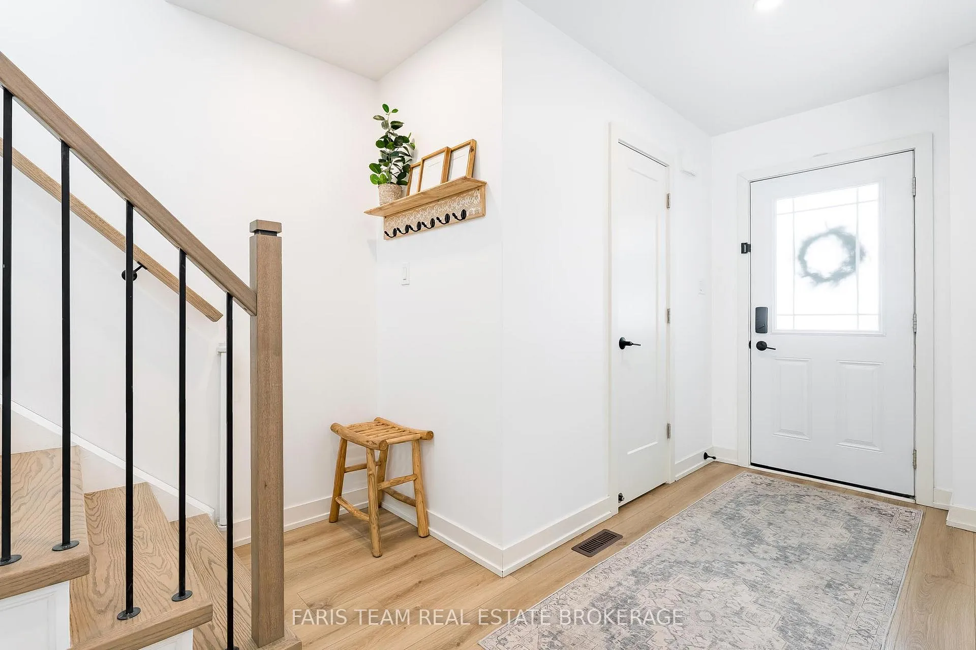 Photo 5 of 6 Majesty Boulevard, Barrie, Innis-Shore — HOMEH