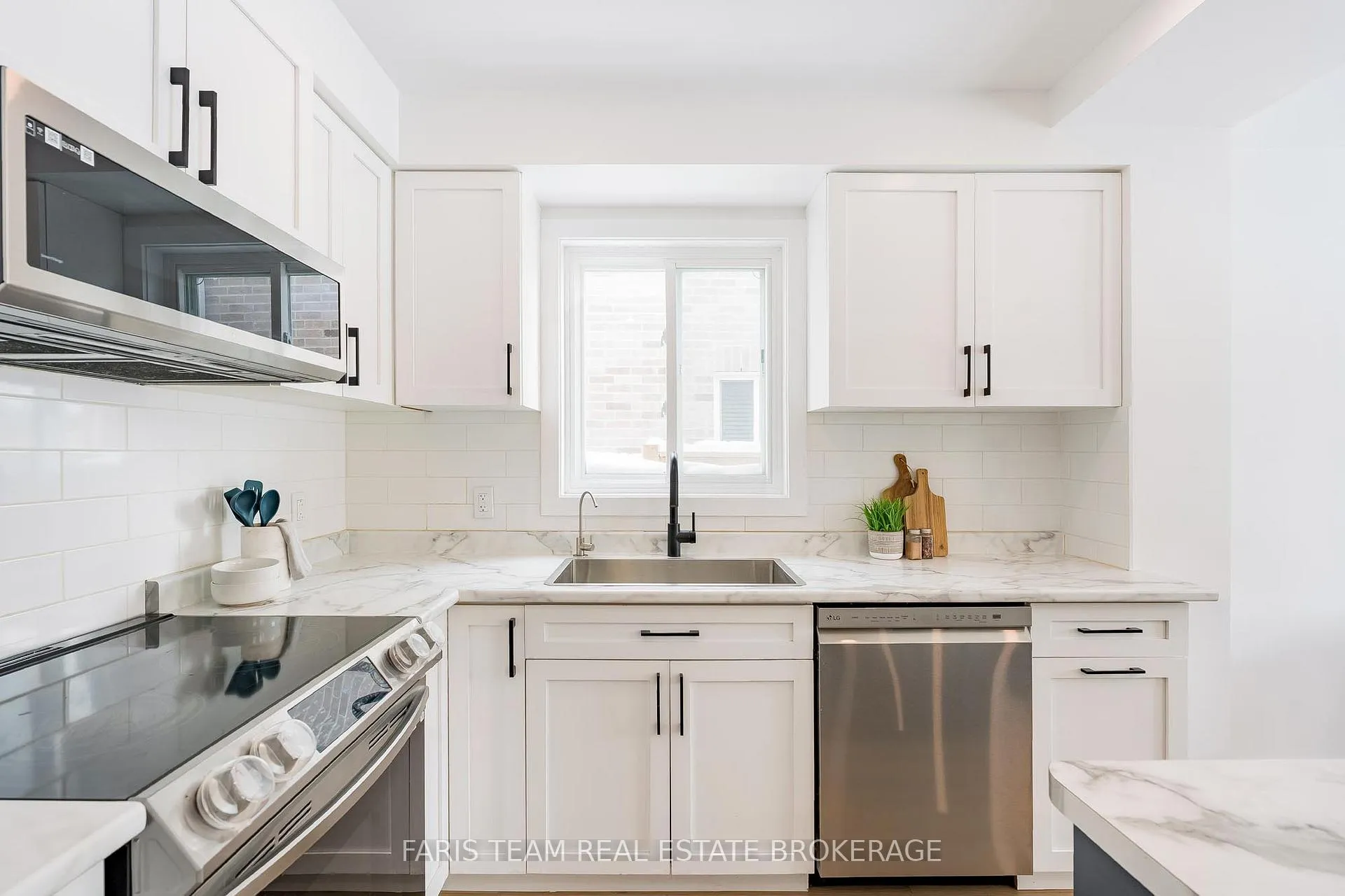 Photo 7 of 6 Majesty Boulevard, Barrie, Innis-Shore — HOMEH