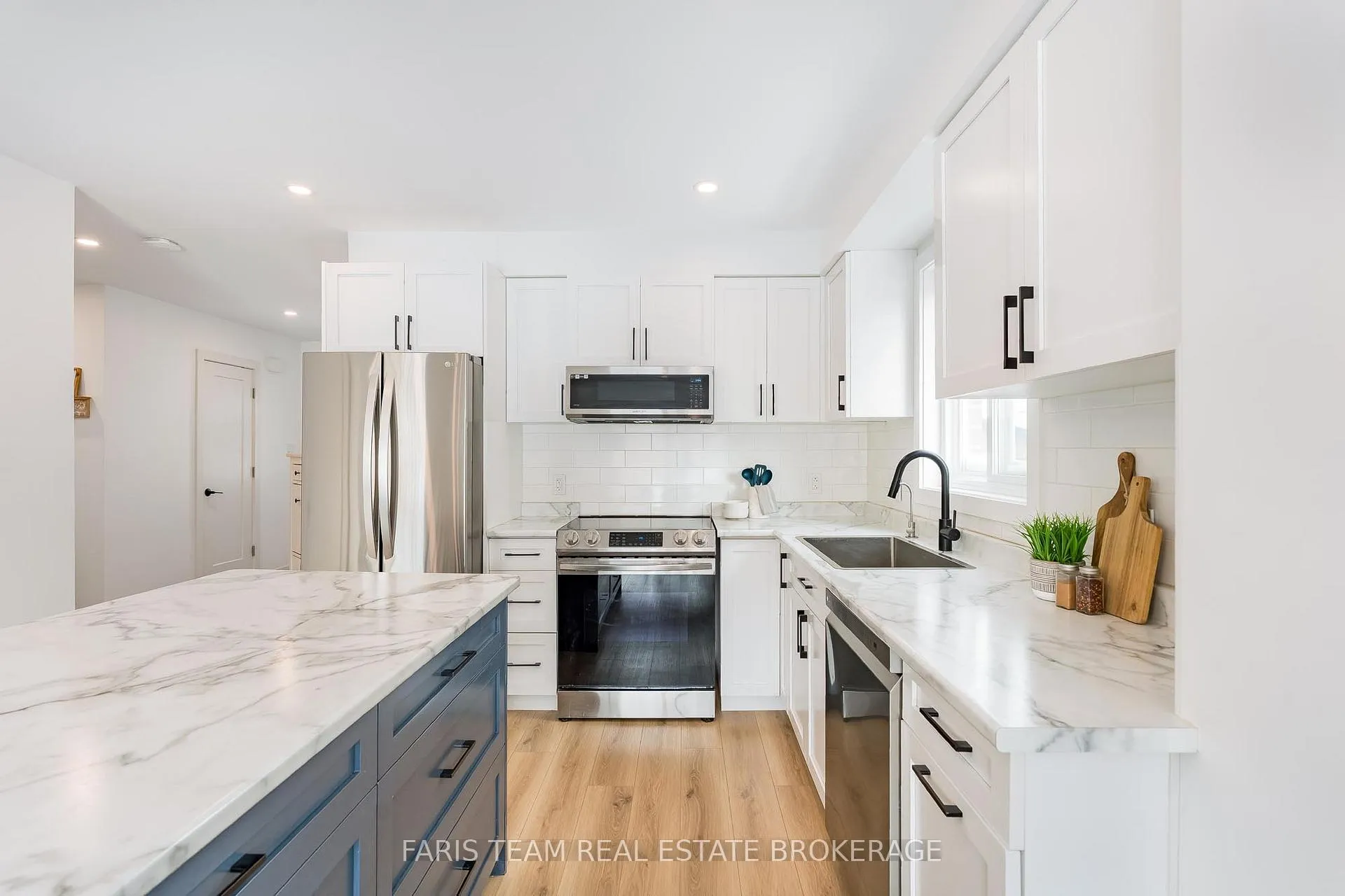 Photo 8 of 6 Majesty Boulevard, Barrie, Innis-Shore — HOMEH