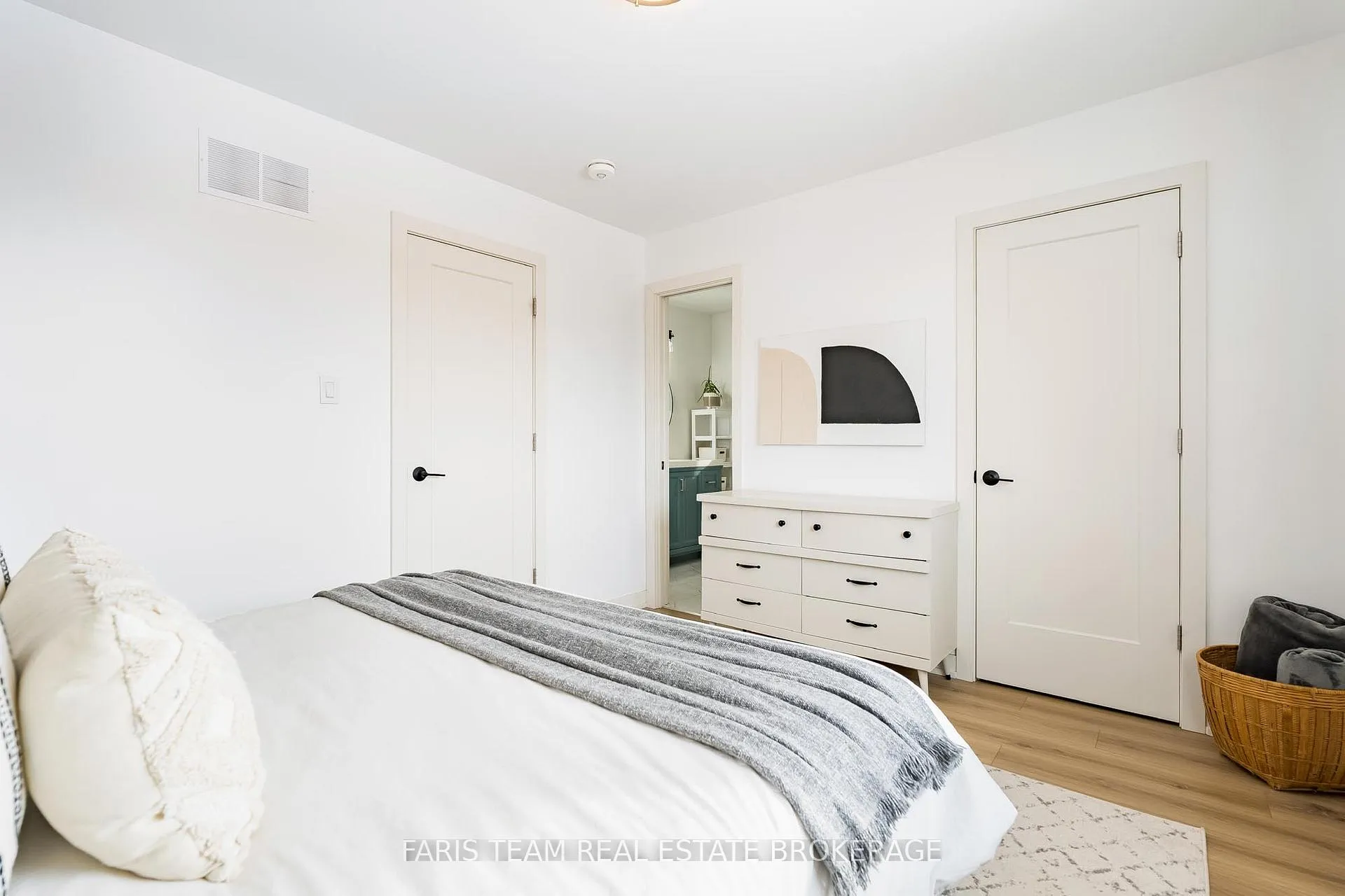 Photo 17 of 6 Majesty Boulevard, Barrie, Innis-Shore — HOMEH