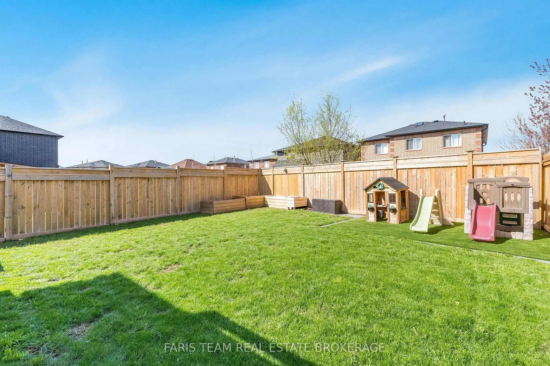 Photo 28 of 6 Majesty Boulevard, Barrie, Innis-Shore — HOMEH