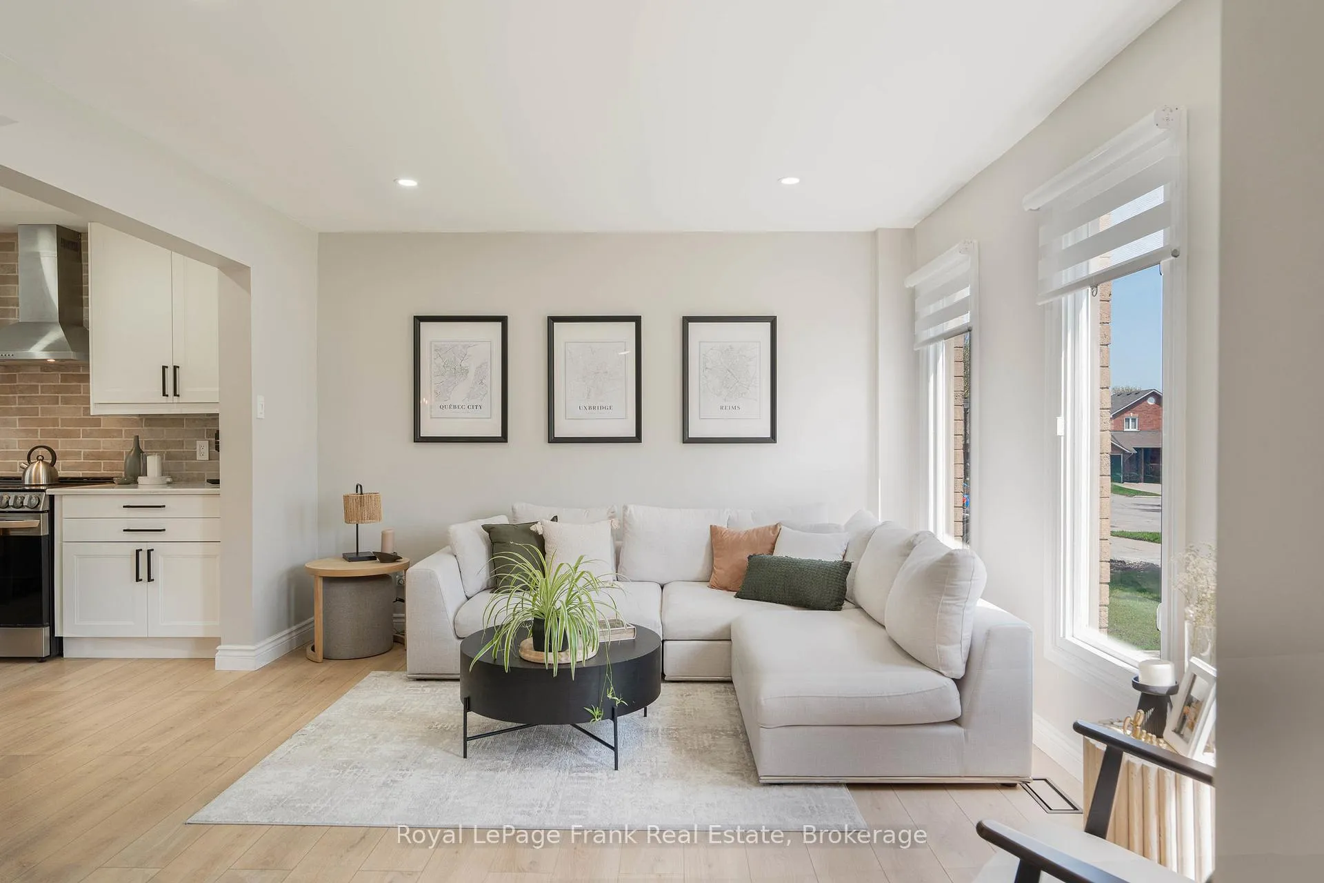 Photo 4 of 24 McGuire Crescent, Uxbridge — HOMEH