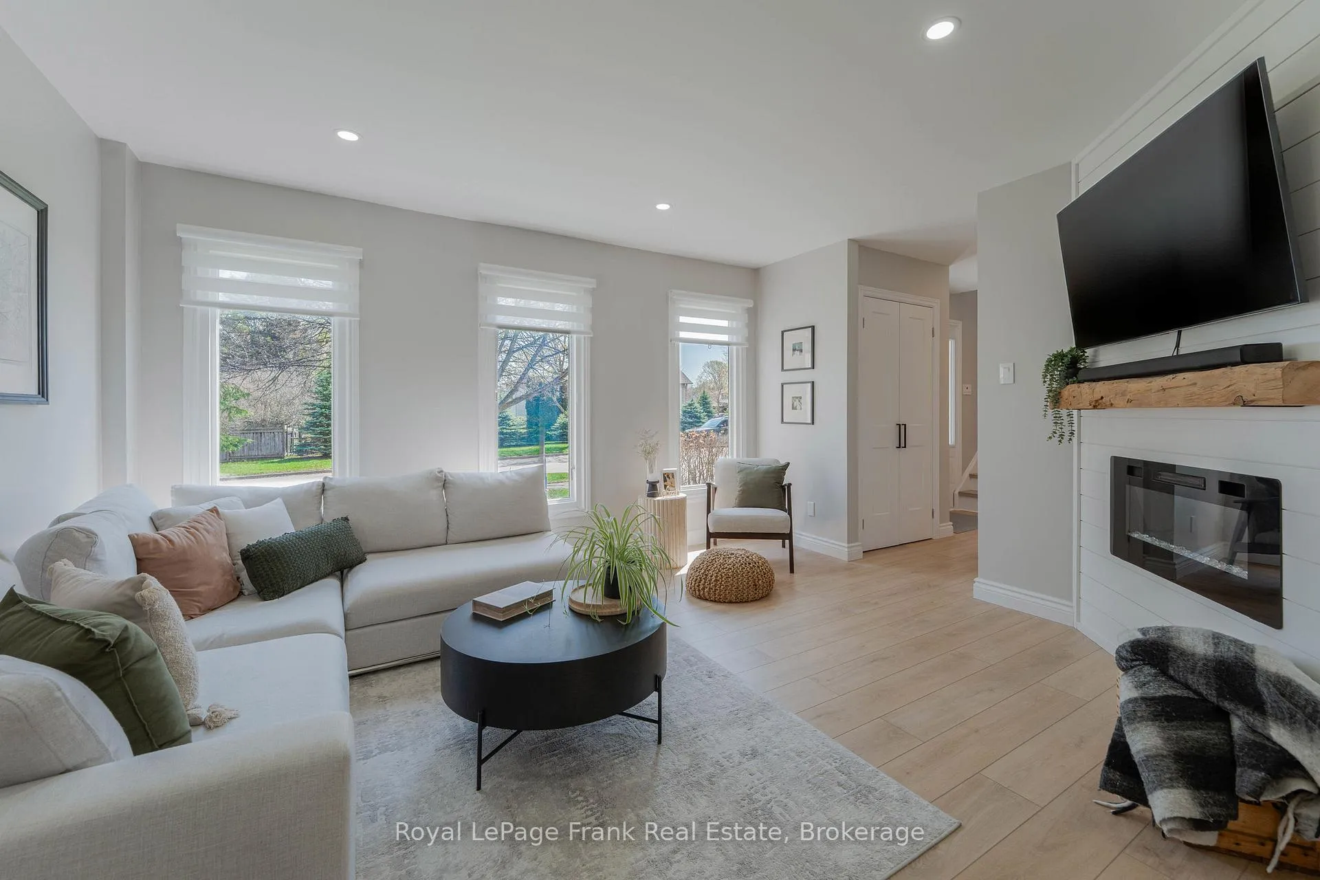 Photo 6 of 24 McGuire Crescent, Uxbridge — HOMEH
