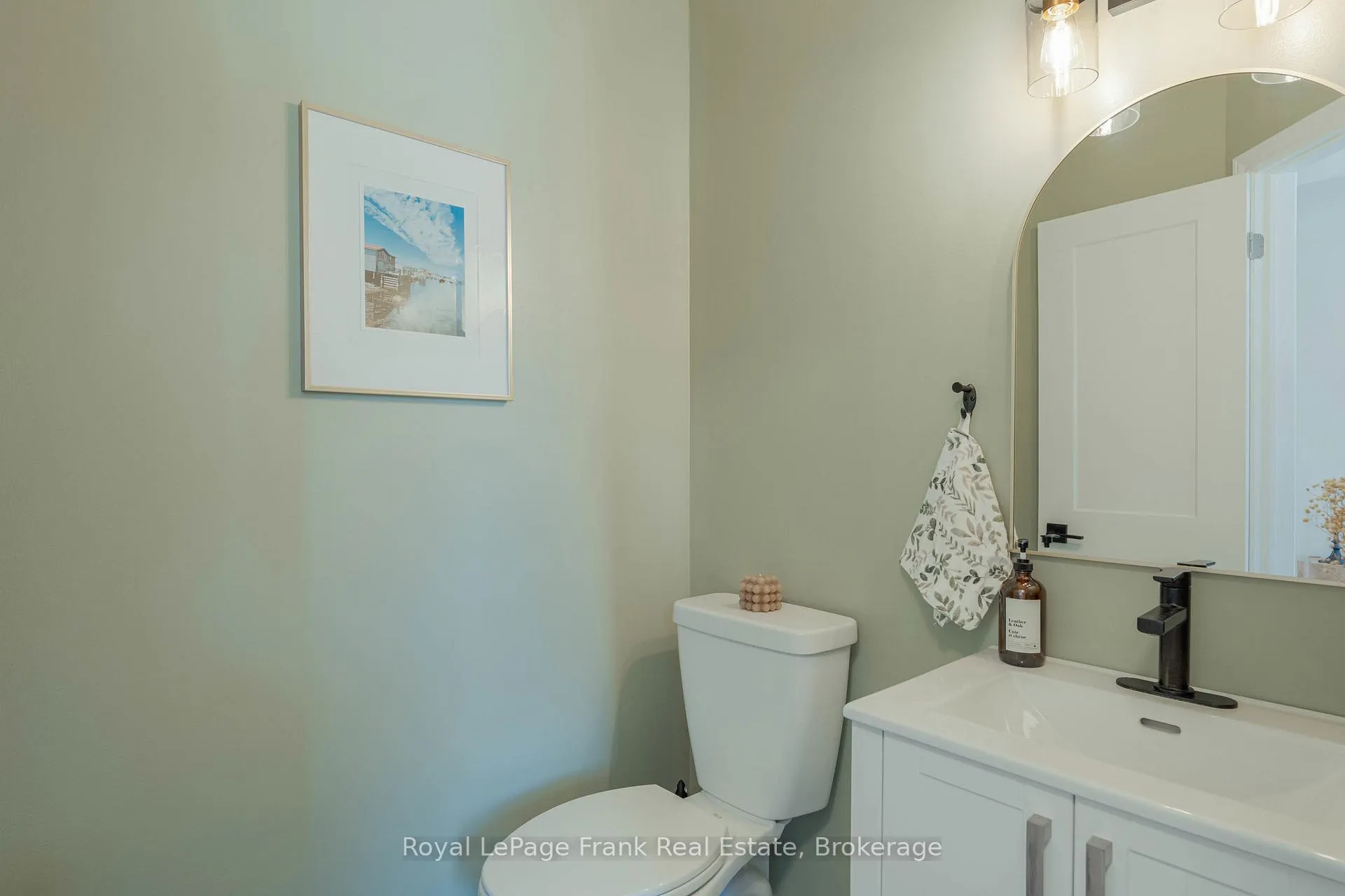 Photo 7 of 24 McGuire Crescent, Uxbridge — HOMEH