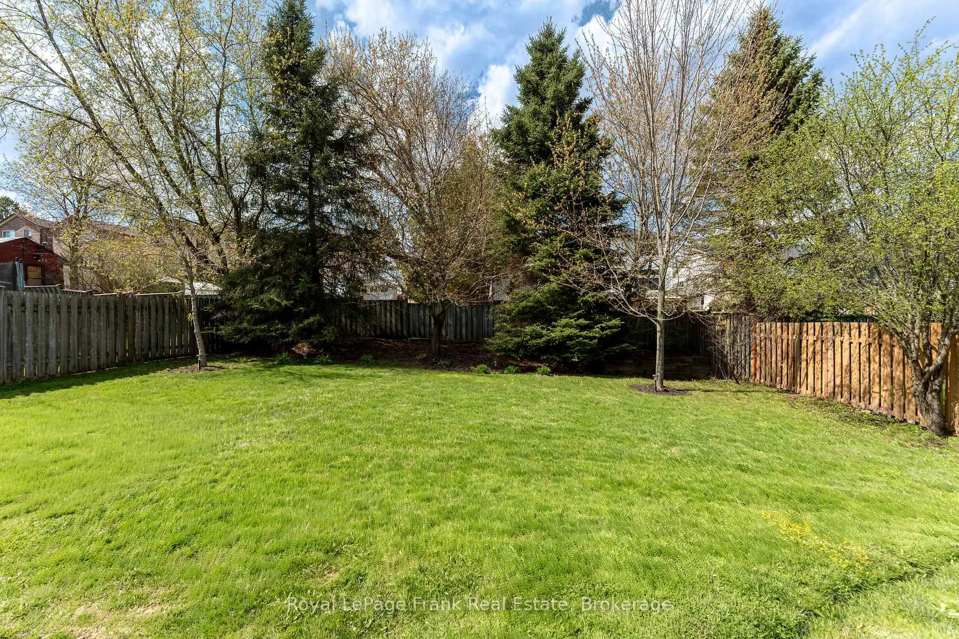 Photo 26 of 24 McGuire Crescent, Uxbridge — HOMEH