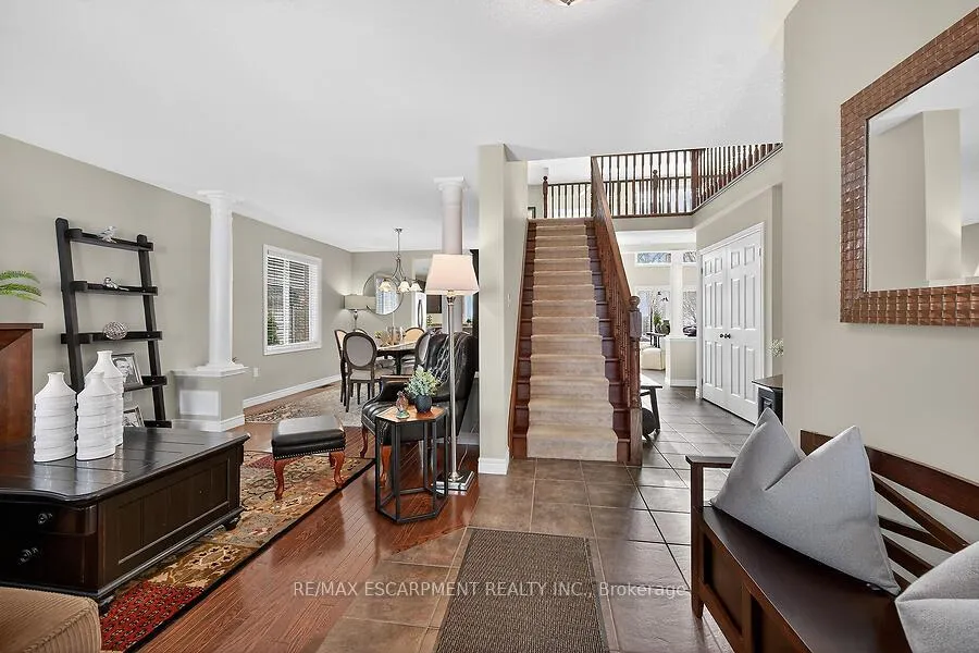 Front of 25 Southwood Cr.