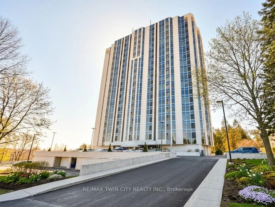 Front of Unit 905, 190 Hespeler Road