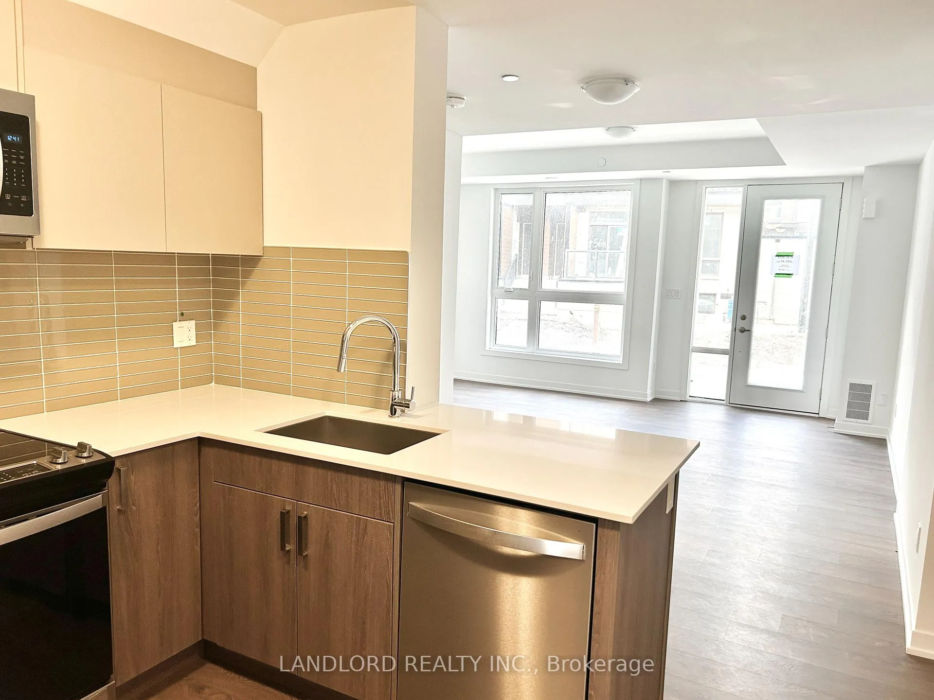 Photo 5 of Unit 4, 88 Turtle Island Road, Toronto, Englemount-Lawrence — HOMEH
