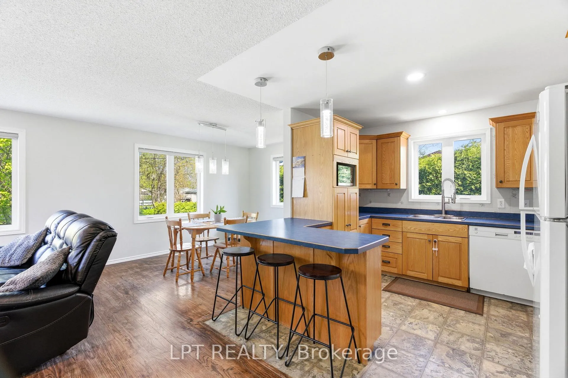 Photo 8 of 168 Ann Street, North Middlesex, Parkhill — HOMEH