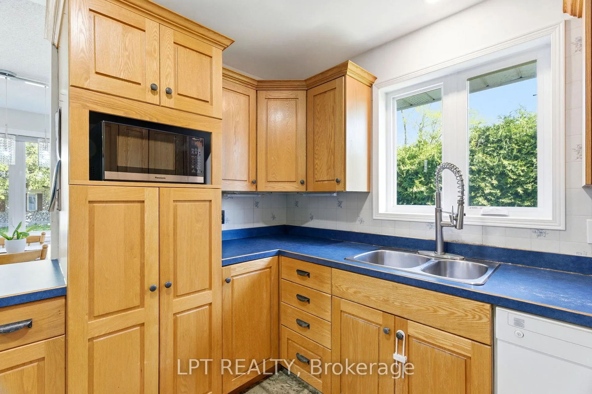 Photo 9 of 168 Ann Street, North Middlesex, Parkhill — HOMEH
