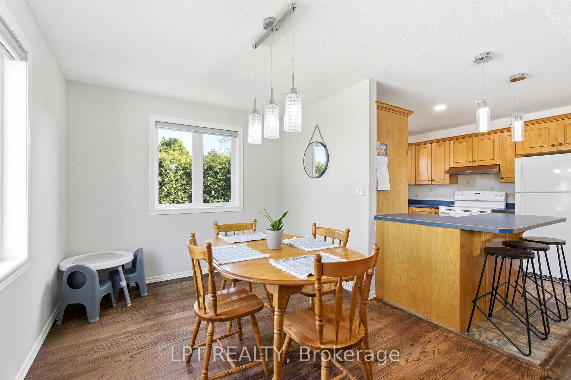Photo 12 of 168 Ann Street, North Middlesex, Parkhill — HOMEH