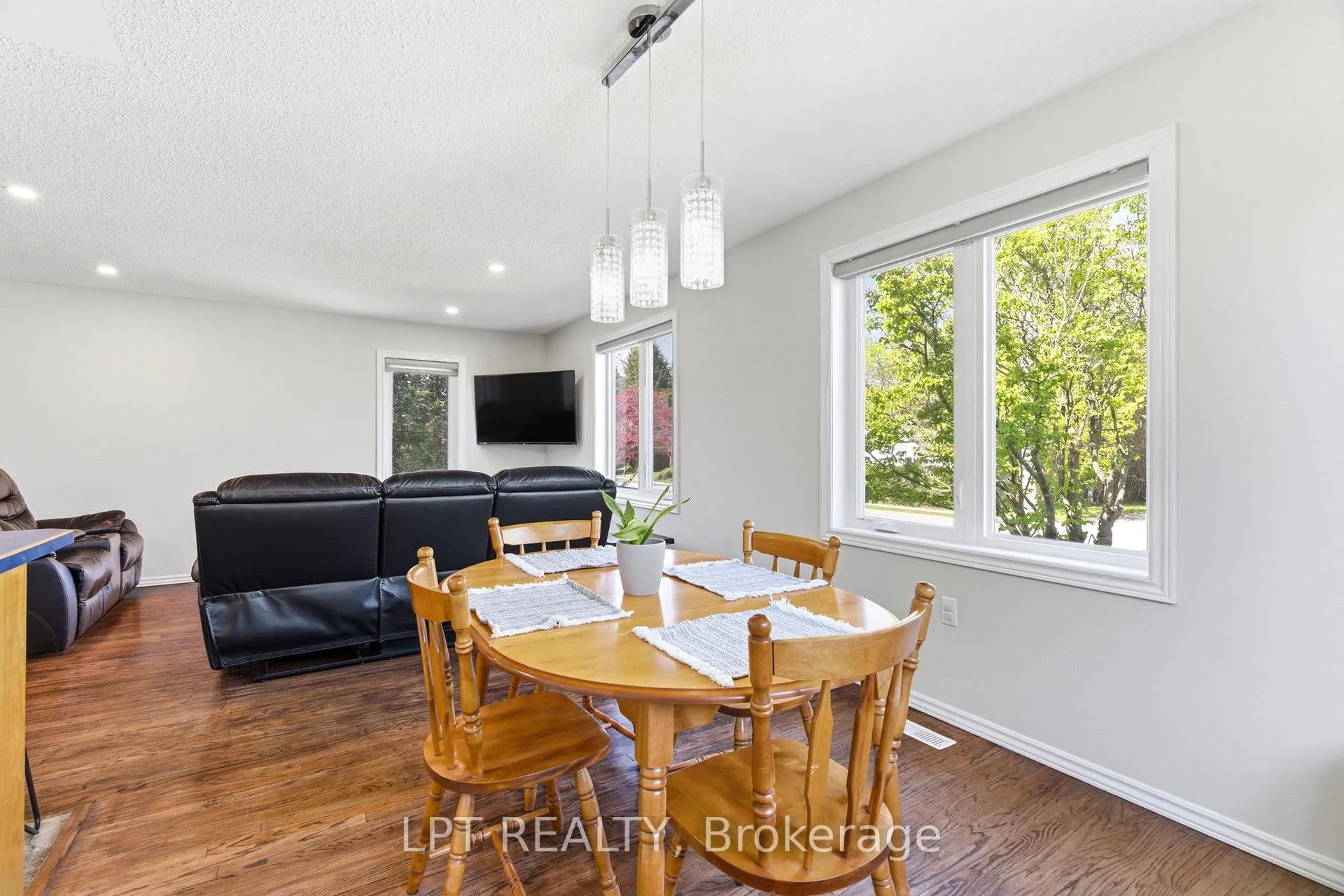 Photo 13 of 168 Ann Street, North Middlesex, Parkhill — HOMEH