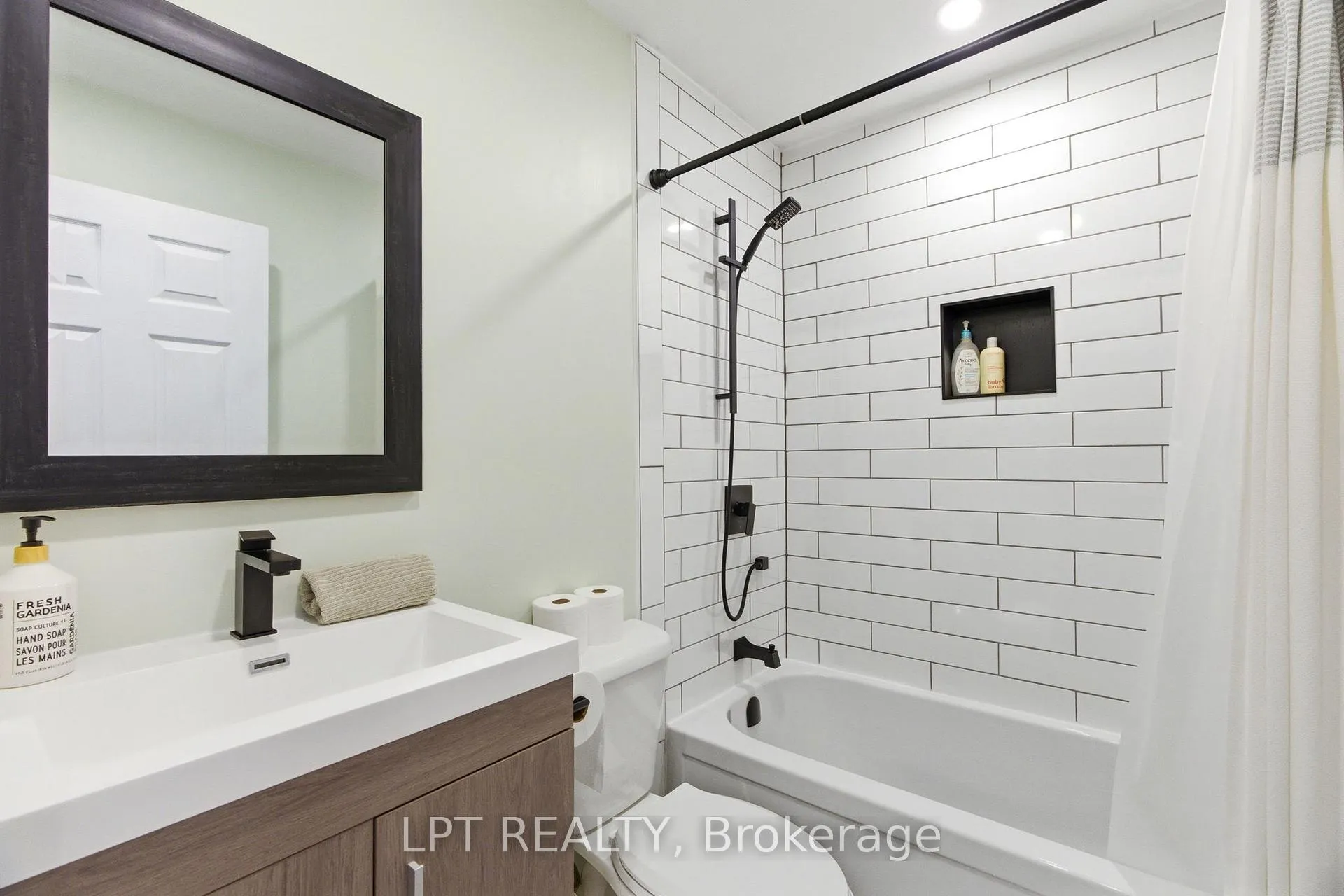 Photo 30 of 168 Ann Street, North Middlesex, Parkhill — HOMEH