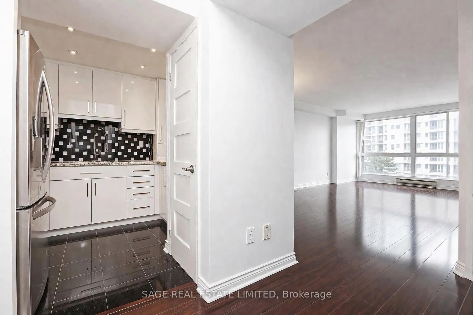 Photo 2 of Unit 705, 7 Broadway Avenue, Toronto, Mount Pleasant West — HOMEH