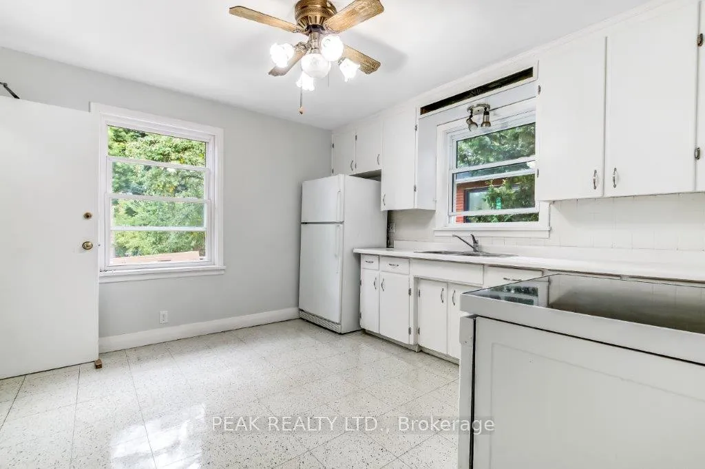 Photo 8 of 25 Henry Street, Brantford, Terrace Hill — HOMEH