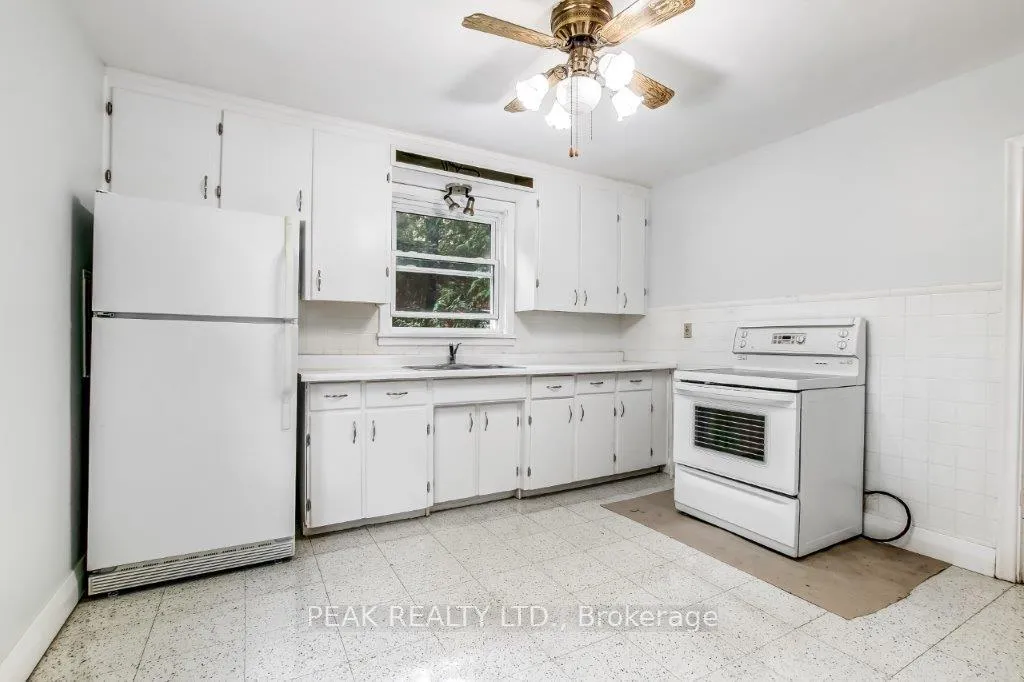 Photo 9 of 25 Henry Street, Brantford, Terrace Hill — HOMEH