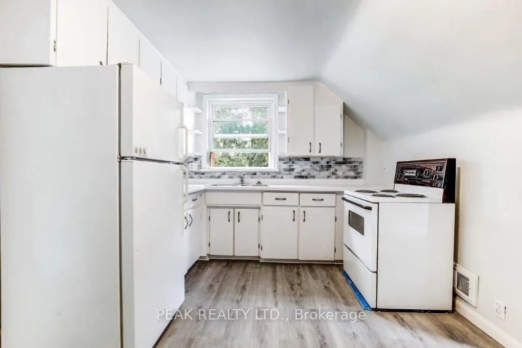 Photo 11 of 25 Henry Street, Brantford, Terrace Hill — HOMEH