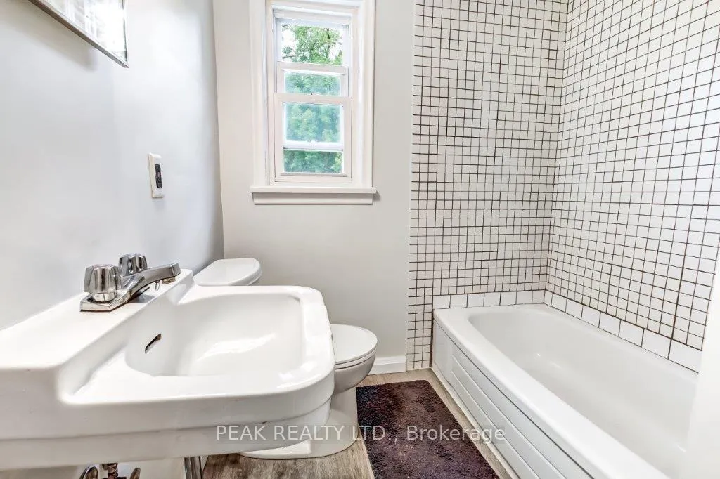 Photo 13 of 25 Henry Street, Brantford, Terrace Hill — HOMEH