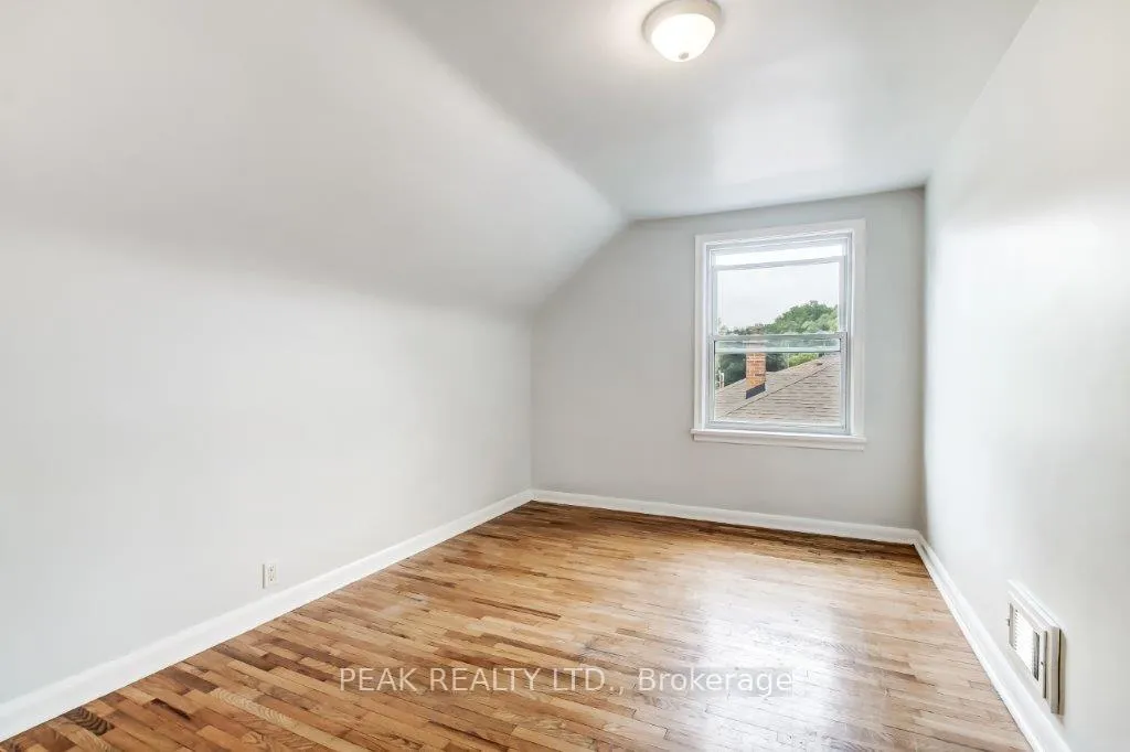 Photo 15 of 25 Henry Street, Brantford, Terrace Hill — HOMEH