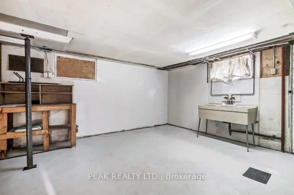 Photo 17 of 25 Henry Street, Brantford, Terrace Hill — HOMEH