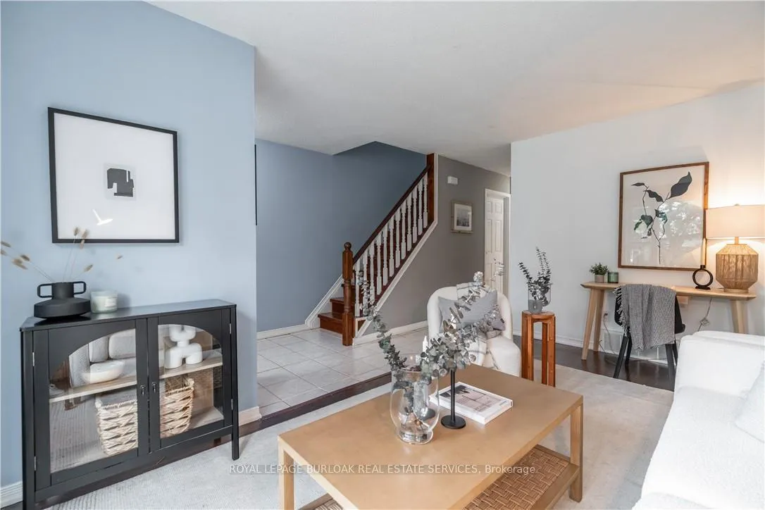 Photo 4 of Unit 16, 117 Bonaventure Drive, Hamilton, Gilbert — HOMEH