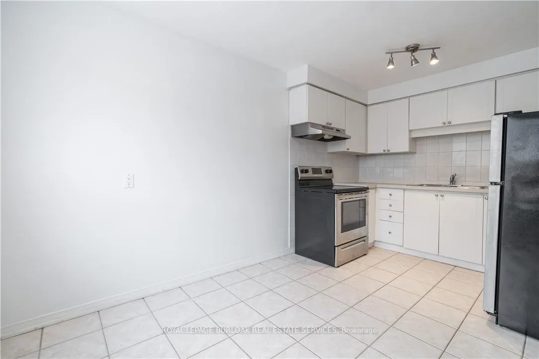 Photo 8 of Unit 16, 117 Bonaventure Drive, Hamilton, Gilbert — HOMEH