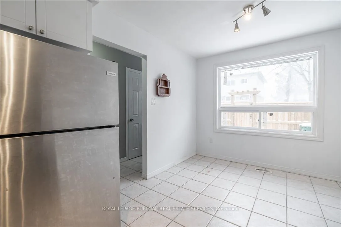 Photo 10 of Unit 16, 117 Bonaventure Drive, Hamilton, Gilbert — HOMEH