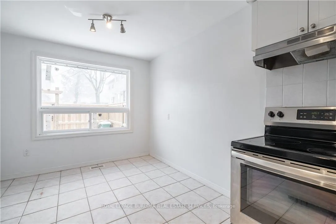 Photo 11 of Unit 16, 117 Bonaventure Drive, Hamilton, Gilbert — HOMEH