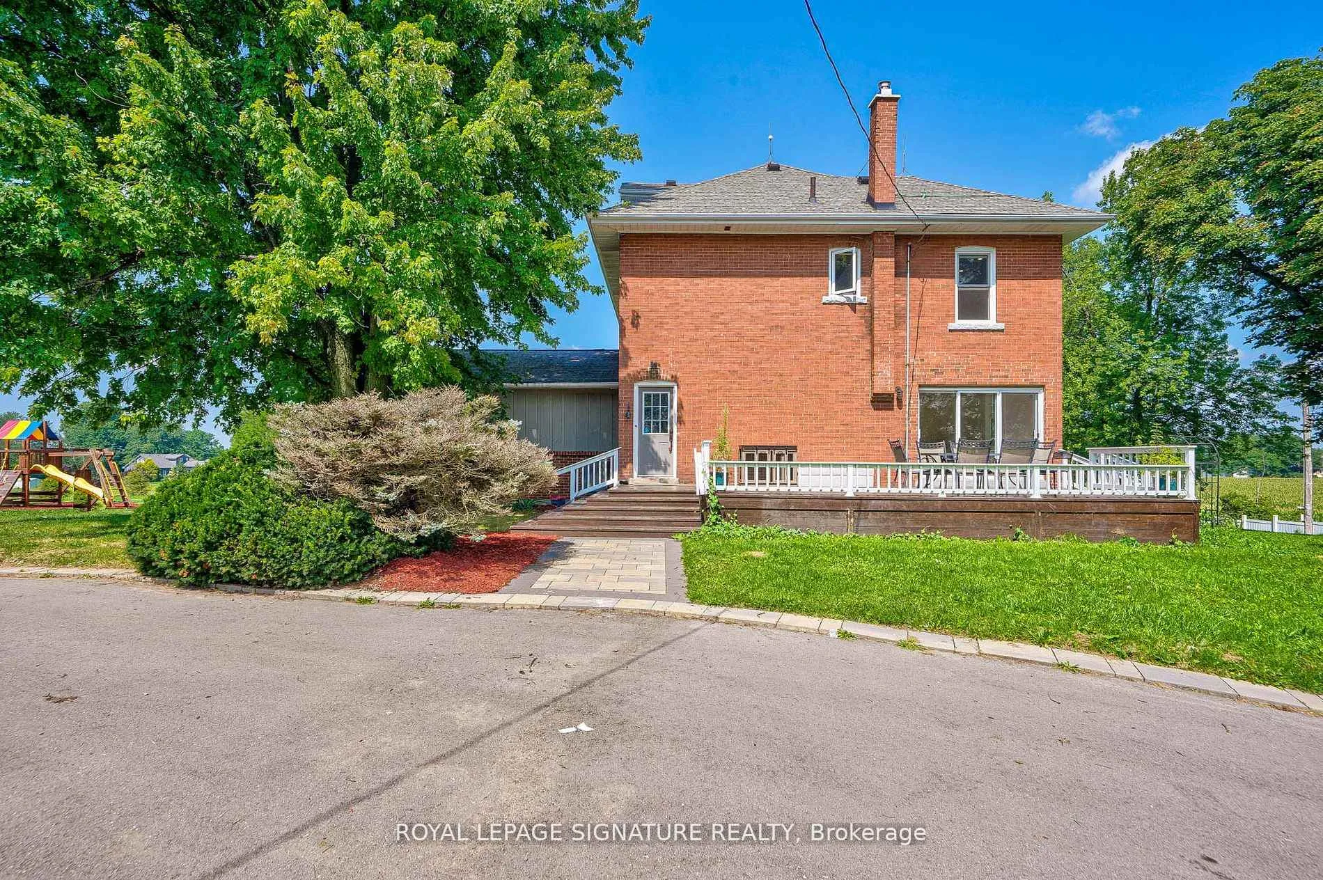 Front of 424 8th Concession Road