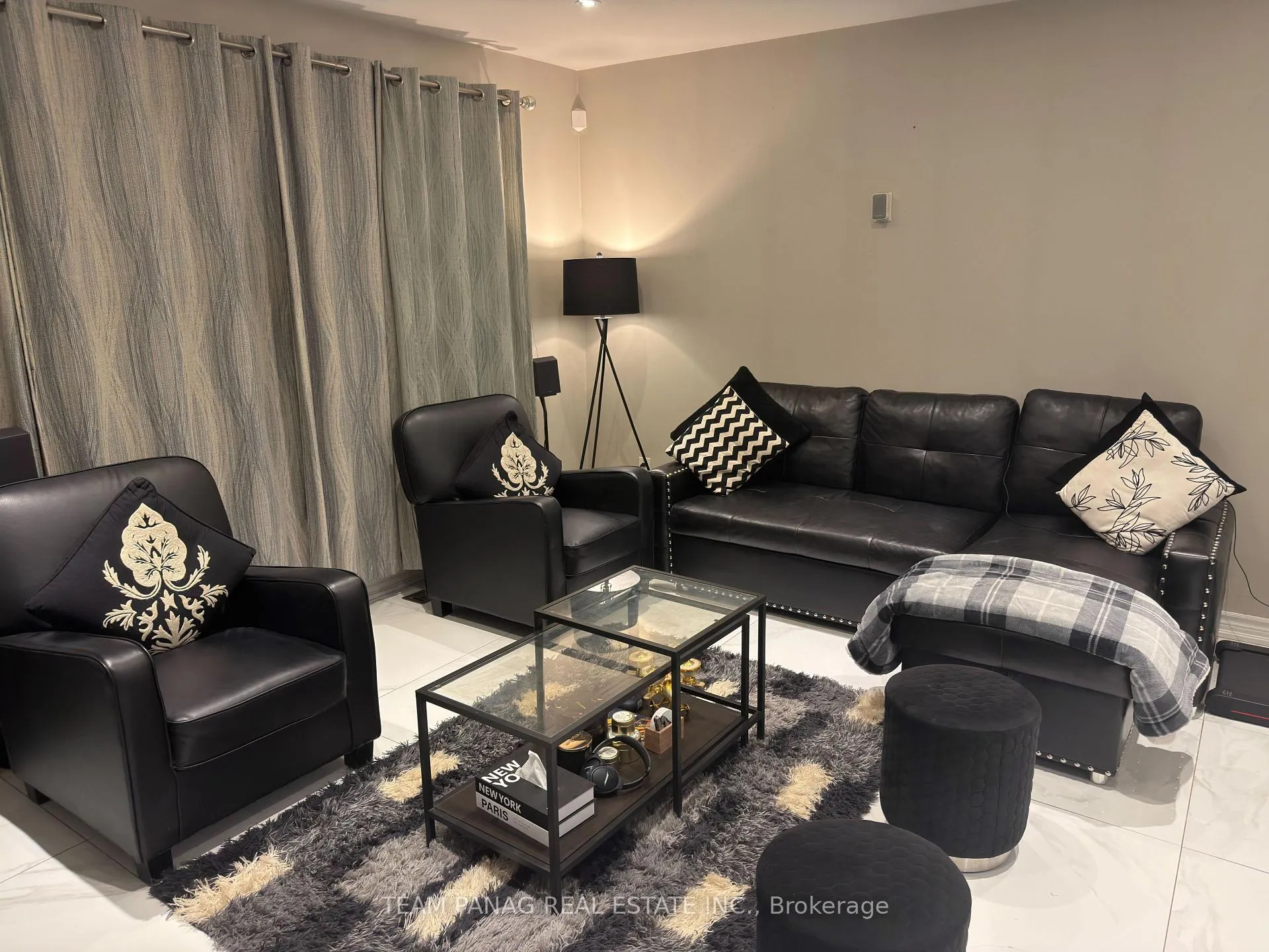 Photo 3 of 9 Appleby Drive, Brampton, Avondale — HOMEH