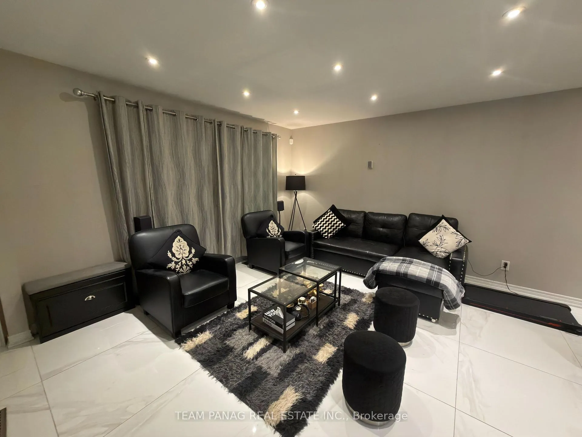 Photo 4 of 9 Appleby Drive, Brampton, Avondale — HOMEH