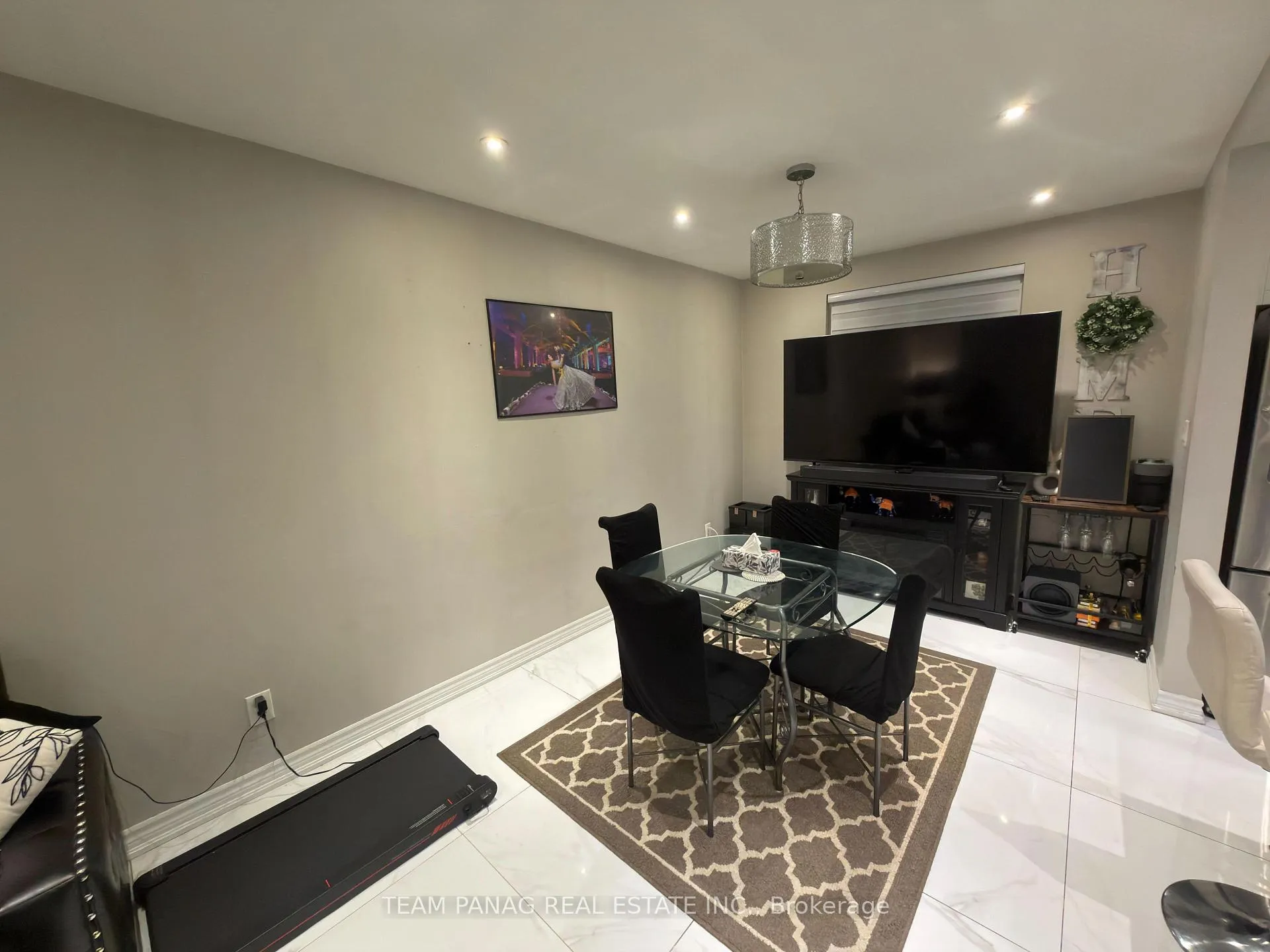 Photo 7 of 9 Appleby Drive, Brampton, Avondale — HOMEH