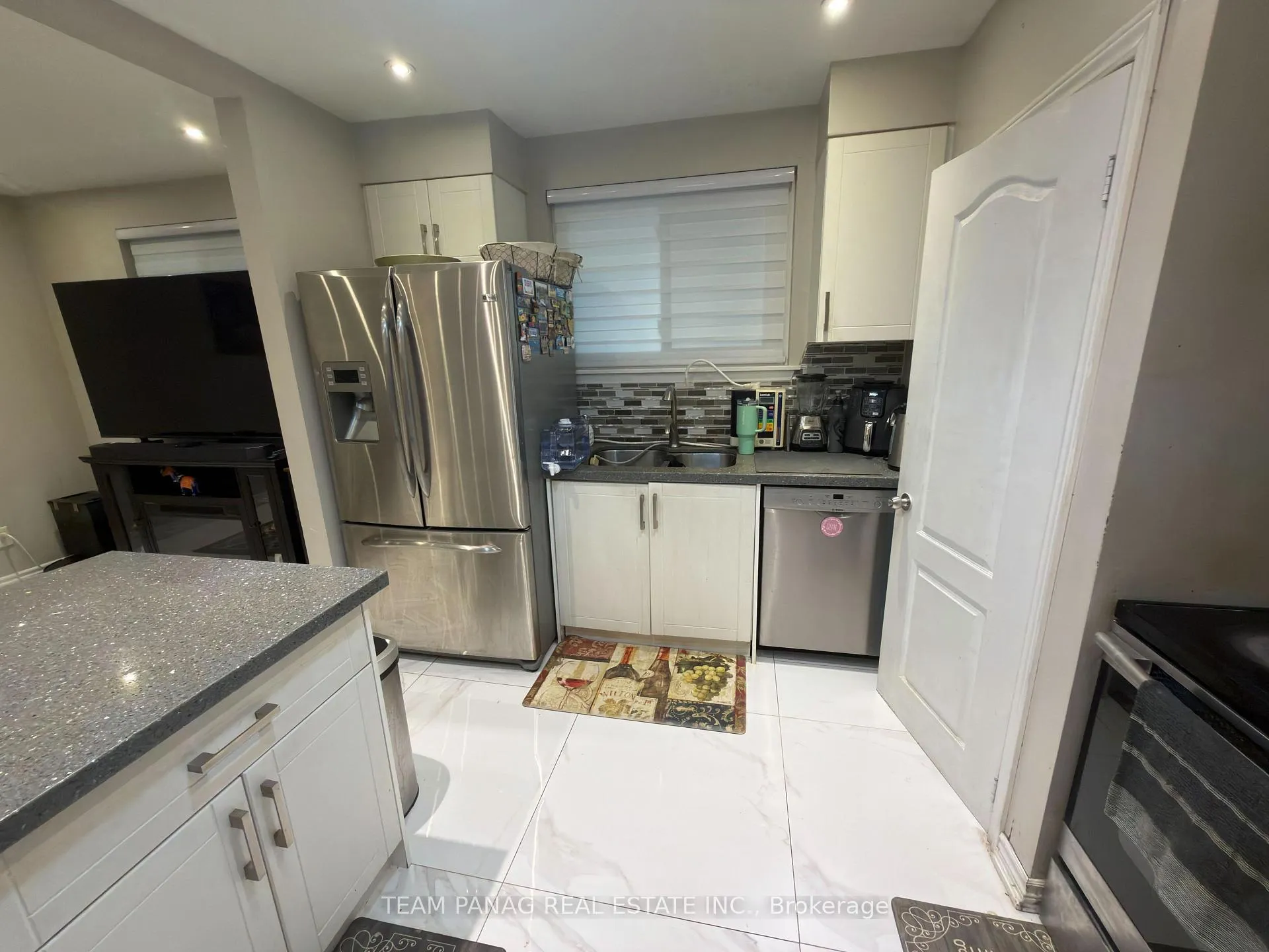 Photo 9 of 9 Appleby Drive, Brampton, Avondale — HOMEH