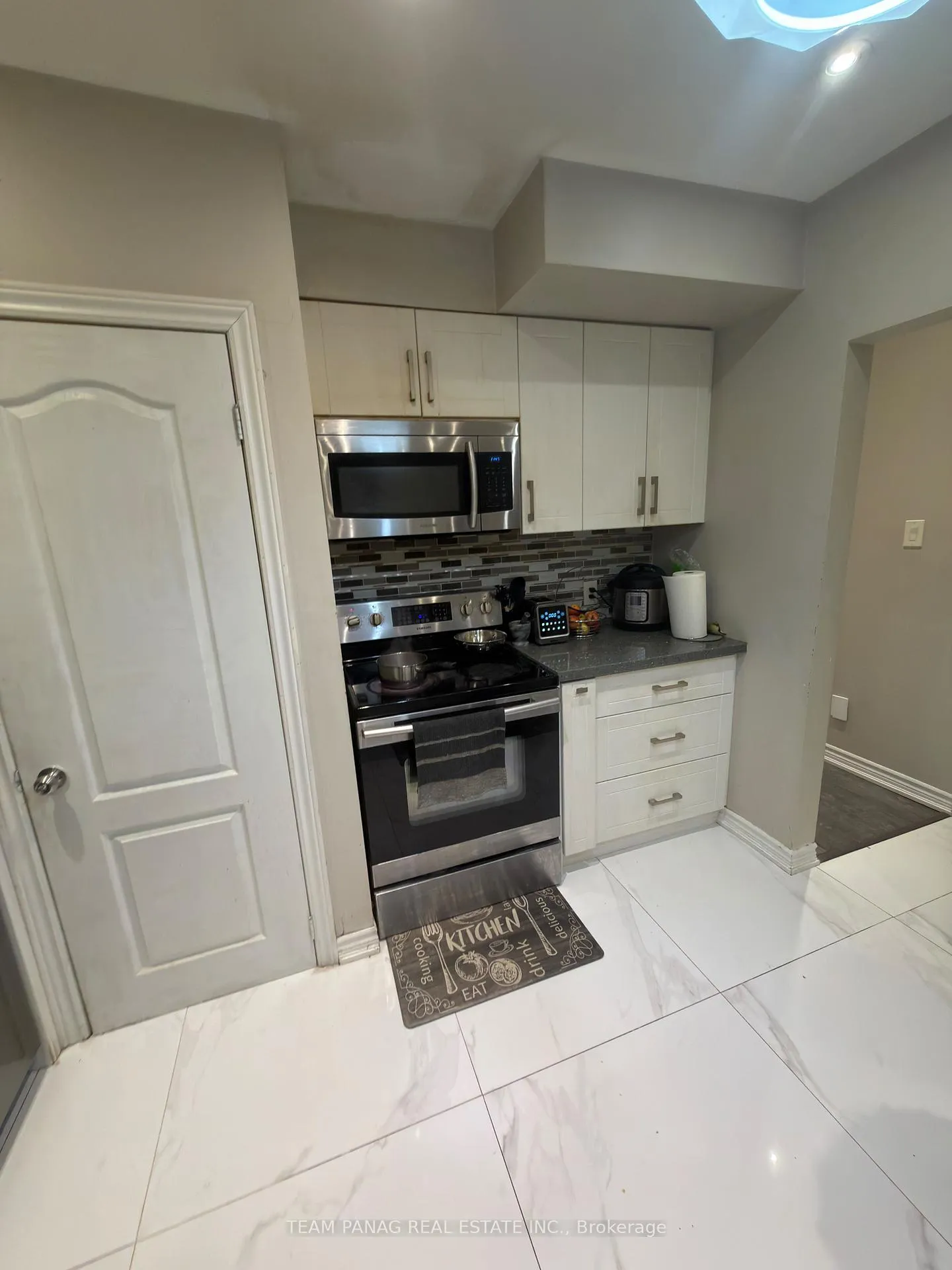 Photo 10 of 9 Appleby Drive, Brampton, Avondale — HOMEH