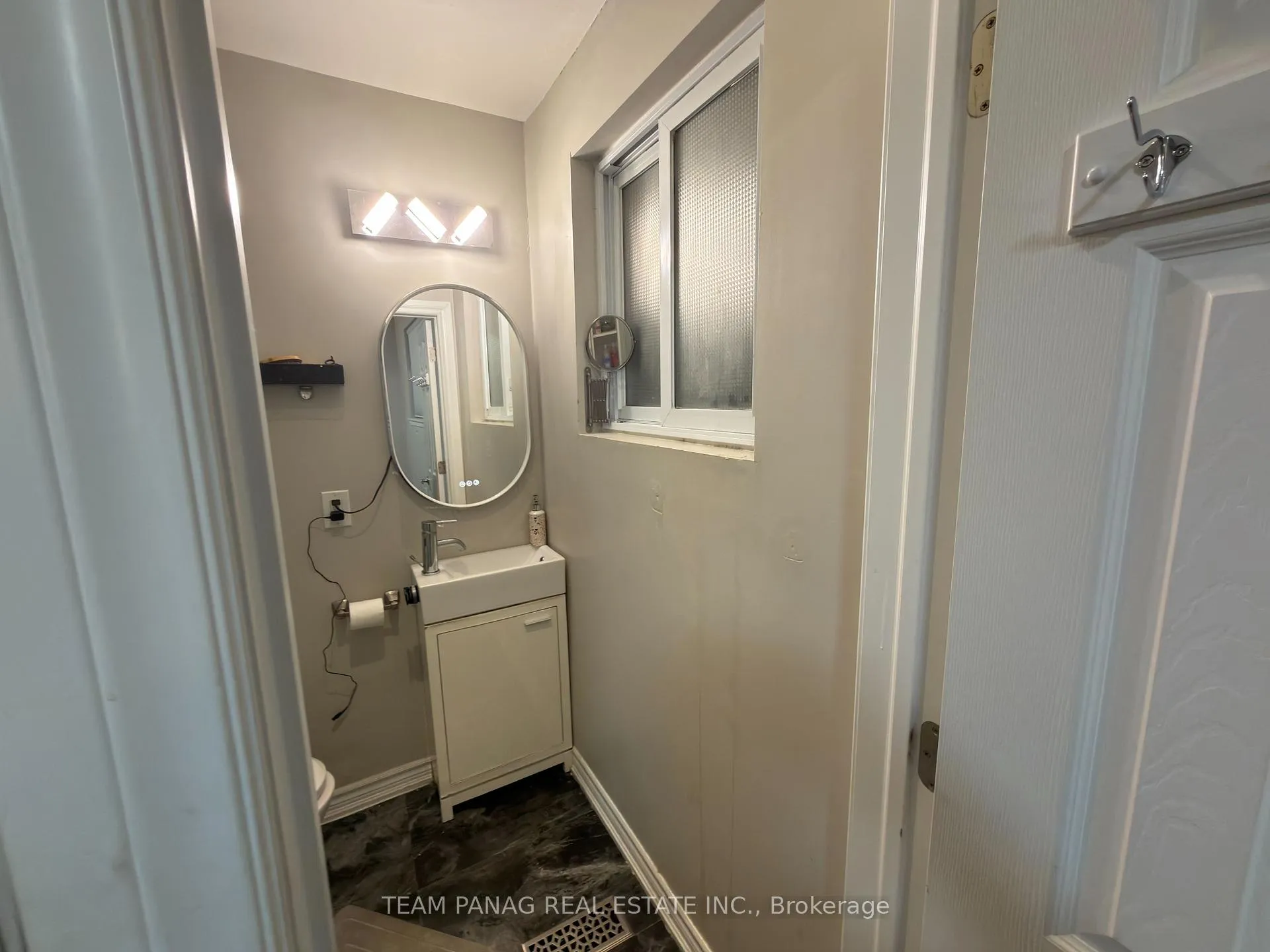 Photo 12 of 9 Appleby Drive, Brampton, Avondale — HOMEH