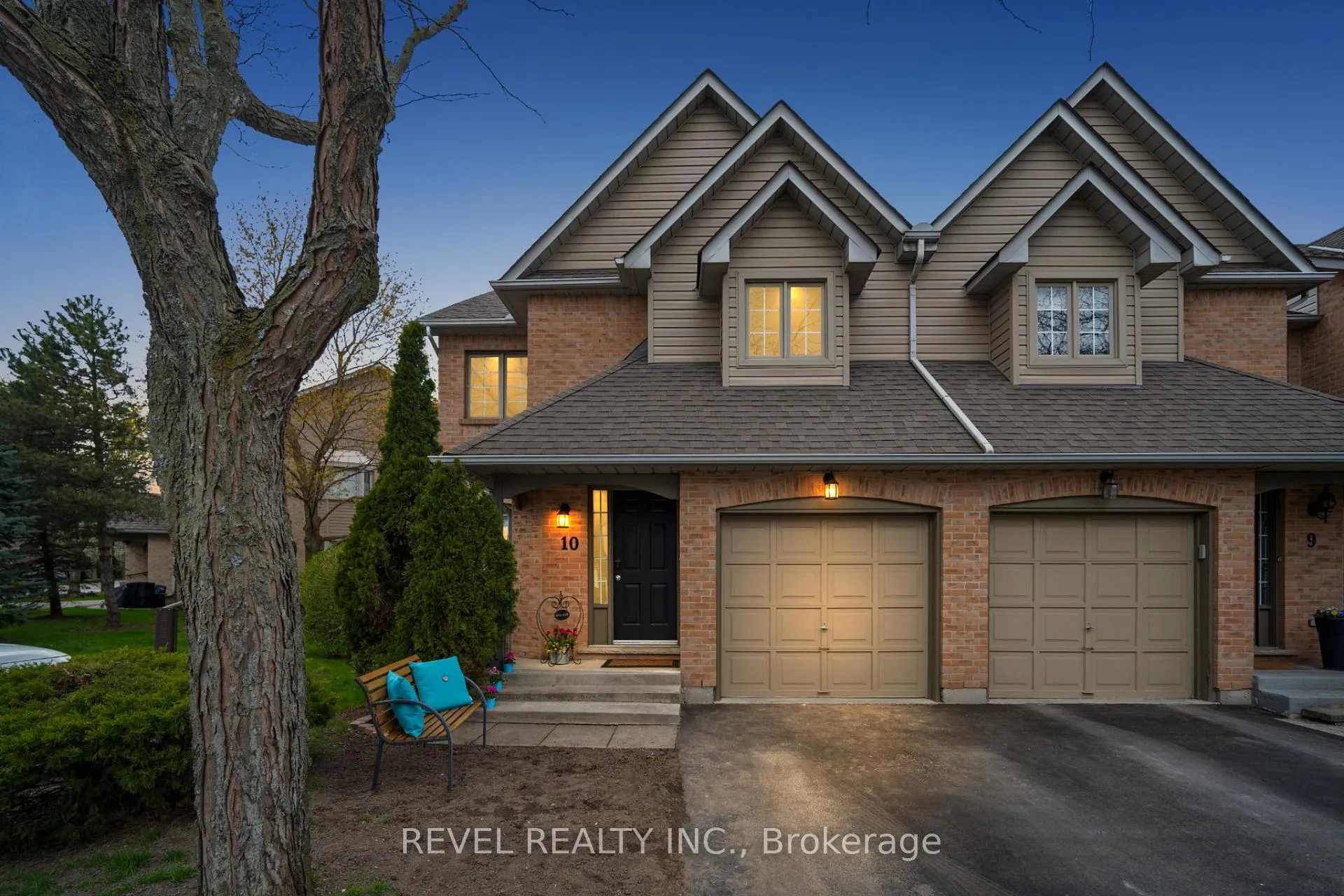 Front of Unit 10, 320 Hamilton Drive