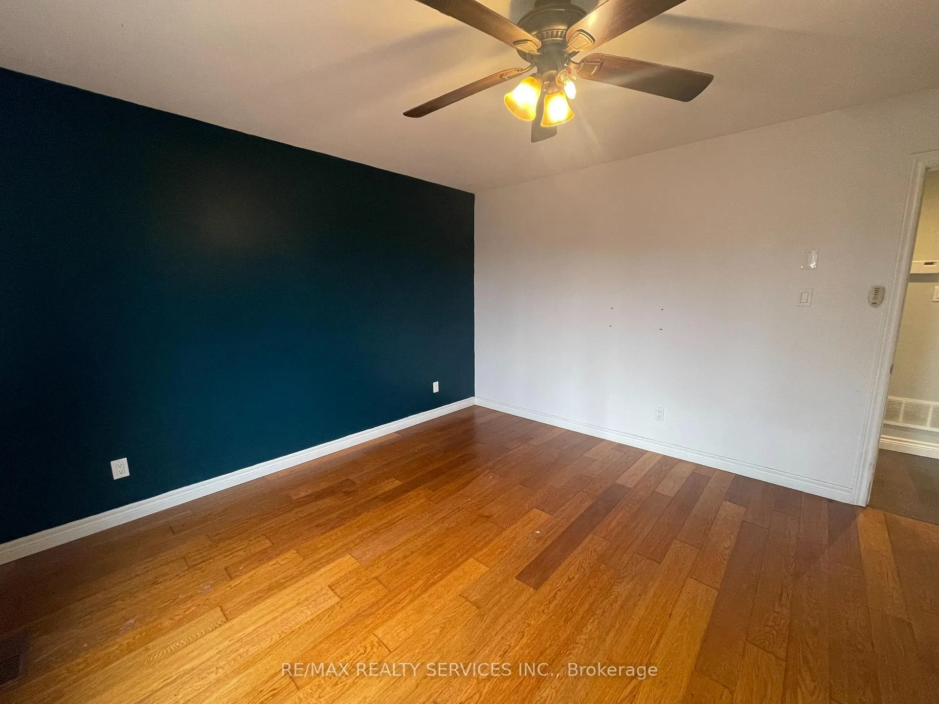 Photo 9 of 109 River Road, Brampton, Huttonville — HOMEH