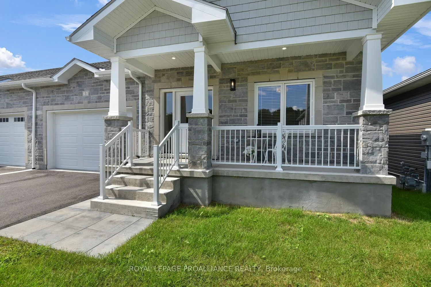 Photo 3 of 29 Douglas Marshall Crescent, Brockville — HOMEH
