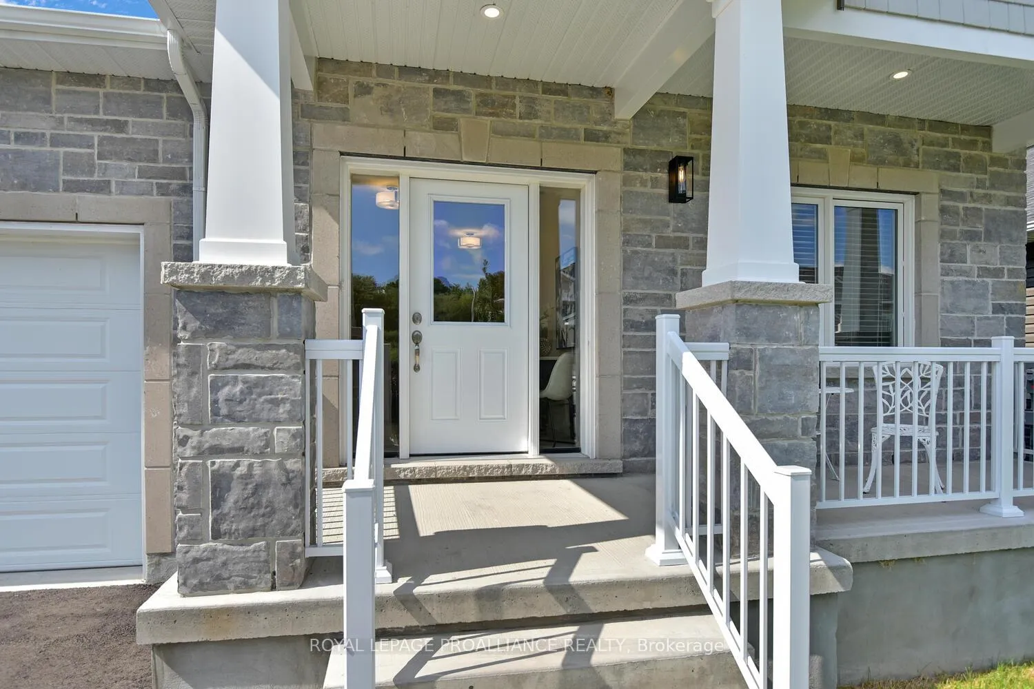 Photo 4 of 29 Douglas Marshall Crescent, Brockville — HOMEH