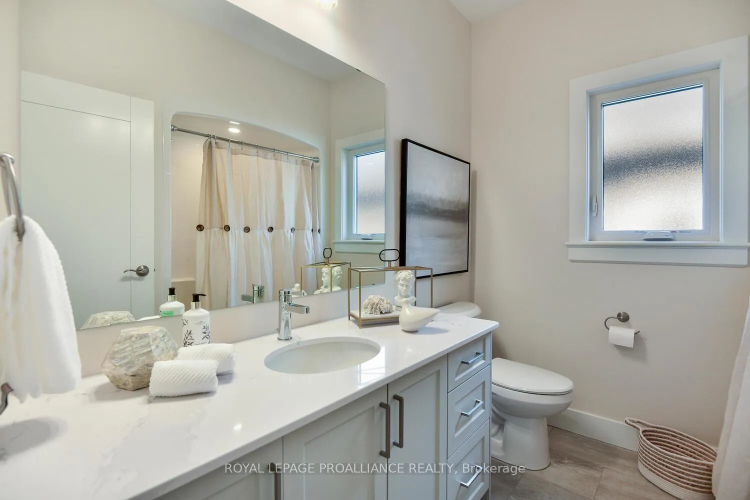 Photo 9 of 29 Douglas Marshall Crescent, Brockville — HOMEH